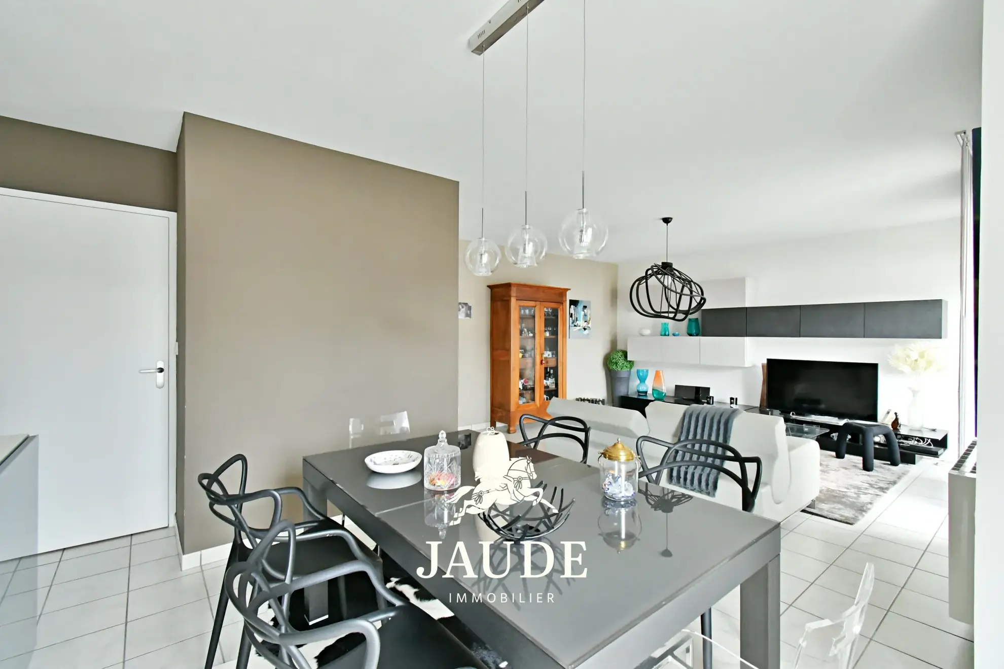 A vendre appartement traversant de 91 m² avec terrasse et garage à Clermont-Ferrand La Glacière 