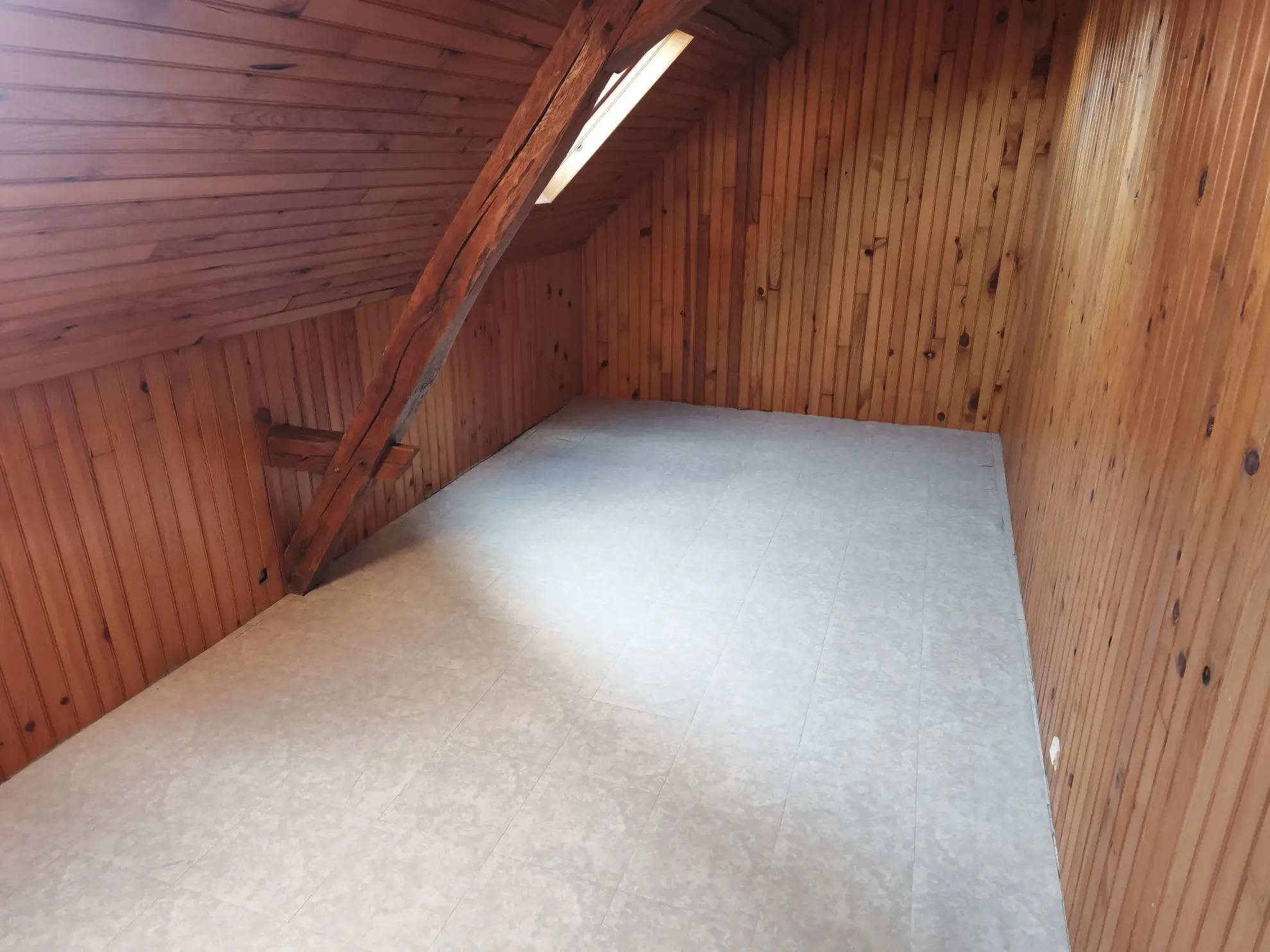 Achat maison de 77 m² à Marolles Les Braults avec garage et potentiel de rénovation 