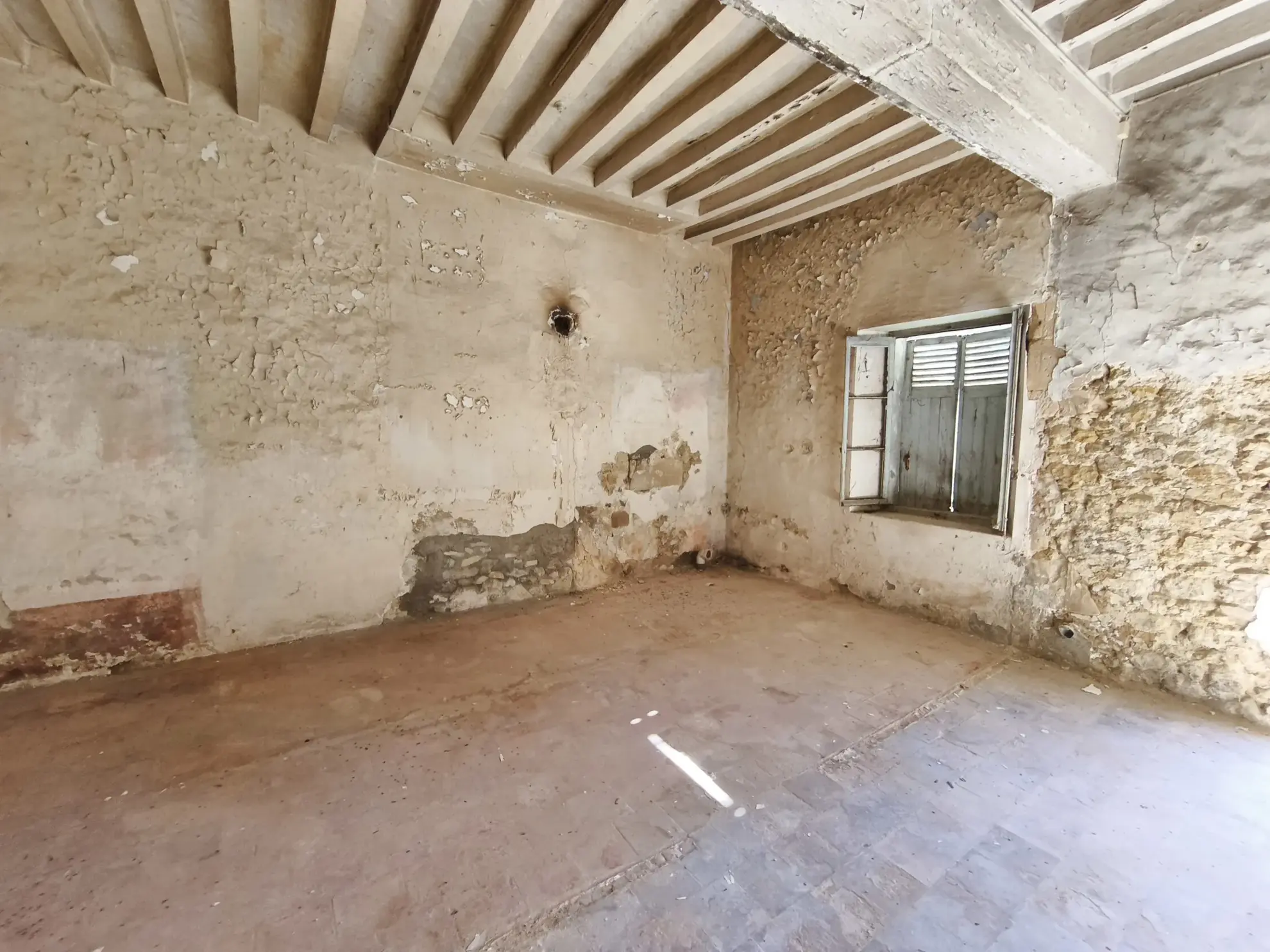 Achat maison de 77 m² à Marolles Les Braults avec garage et potentiel de rénovation 