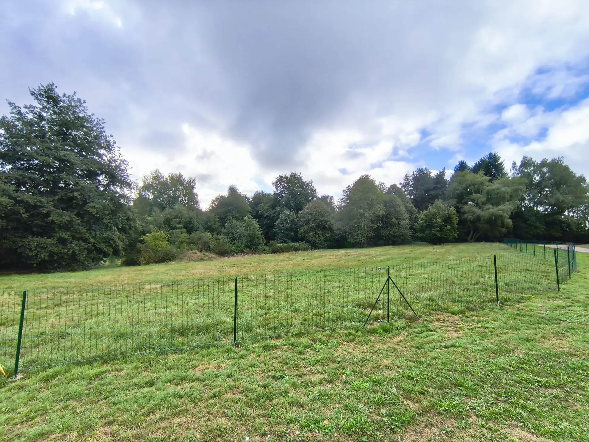 Terrain de 21 299 m² à Saint-Rémy-sur-Durolle, idéal pour activités de loisirs