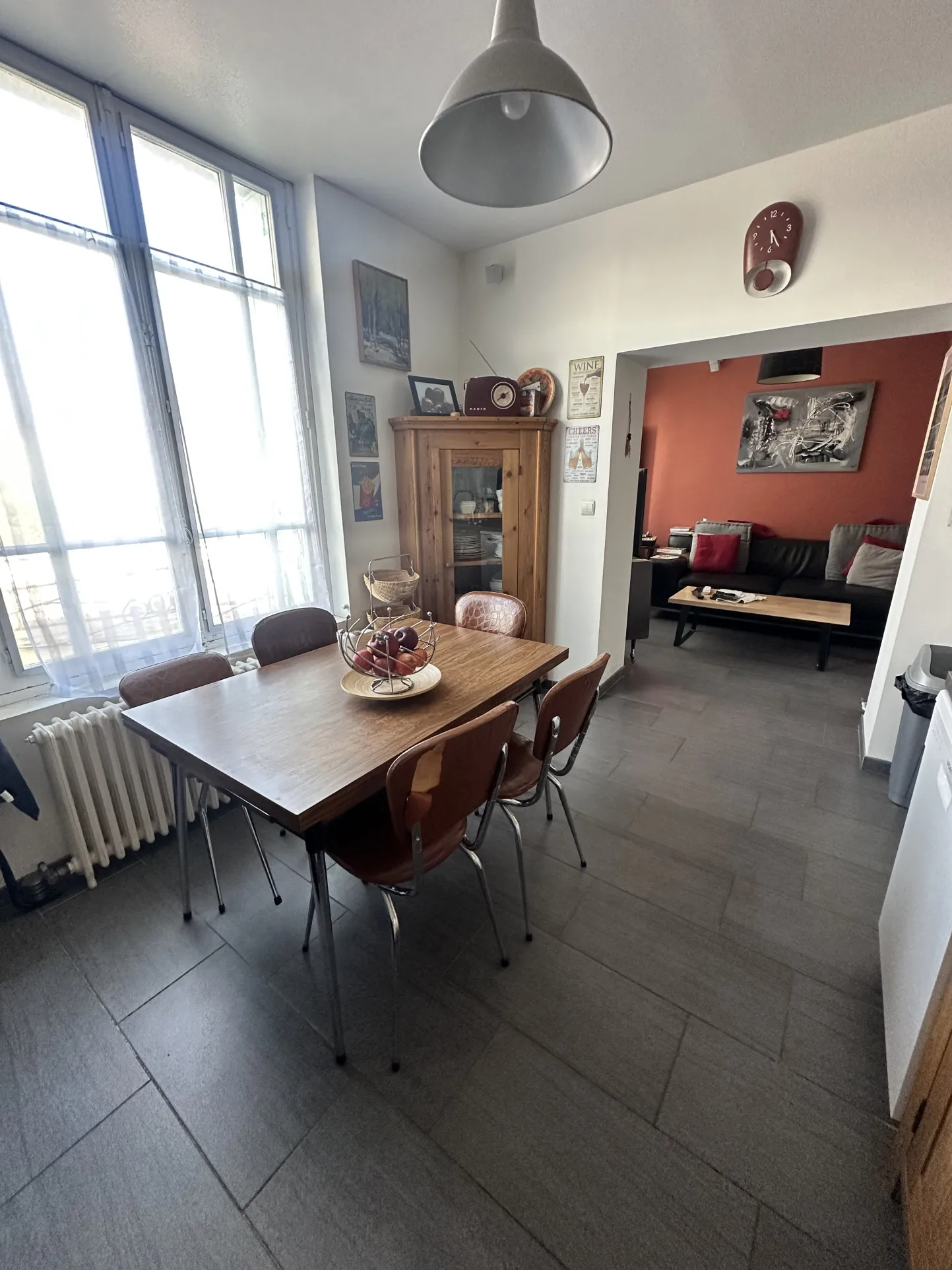 Maison rénovée à Sainte Savine avec 3 chambres et dépendances proche gare et commerces 