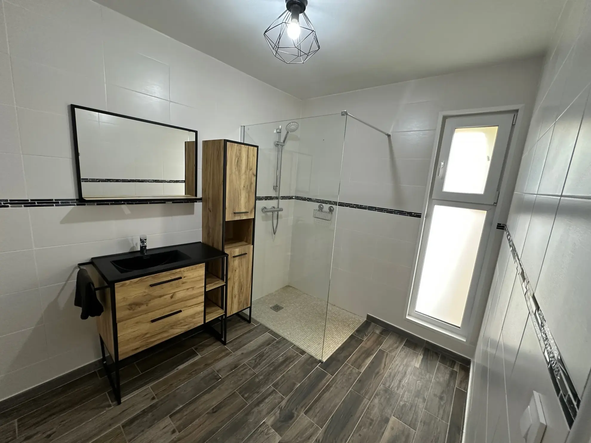 Maison individuelle moderne à Denain avec 3 chambres et jardin, à proximité des commodités 