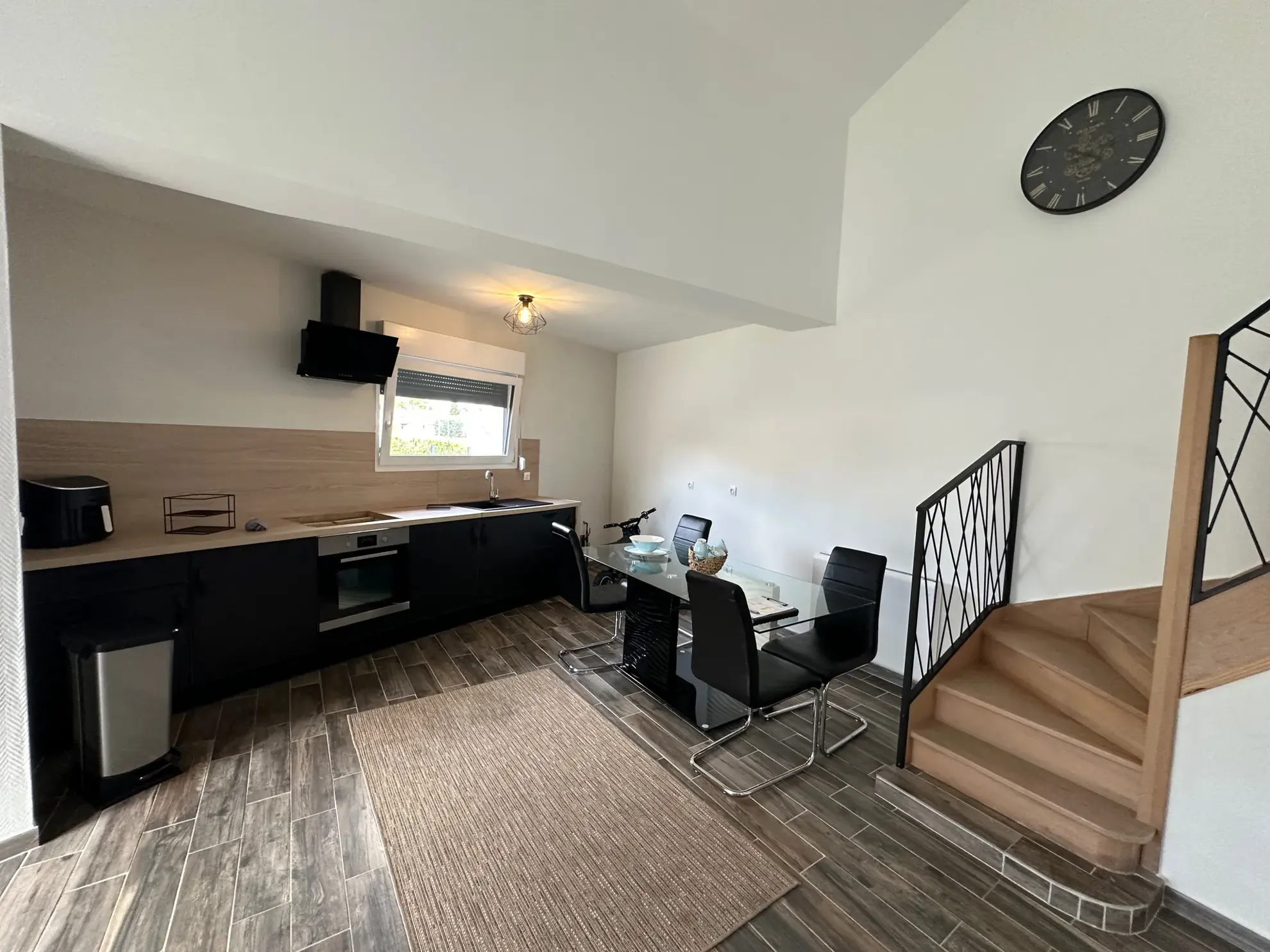 Maison individuelle moderne à Denain avec 3 chambres et jardin, à proximité des commodités 