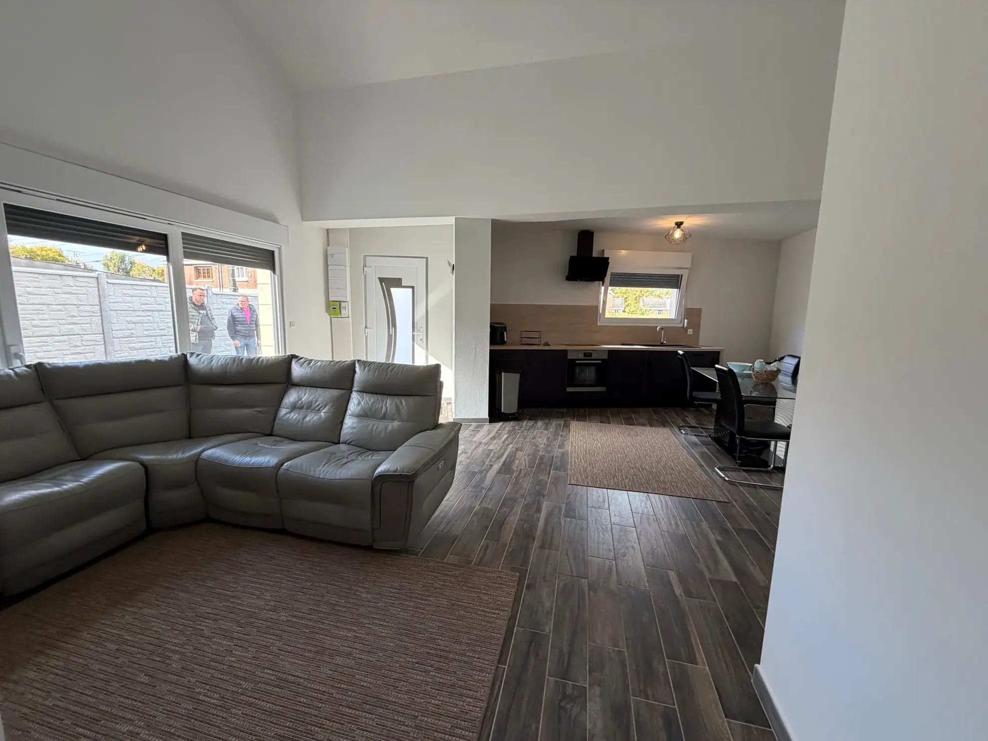 Maison individuelle moderne à Denain avec 3 chambres et jardin, à proximité des commodités 