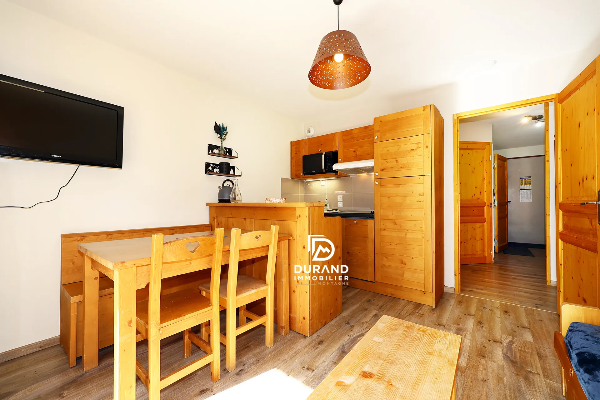 Appartement 2 pièces à Vars haut de station avec piscine et parking privé 