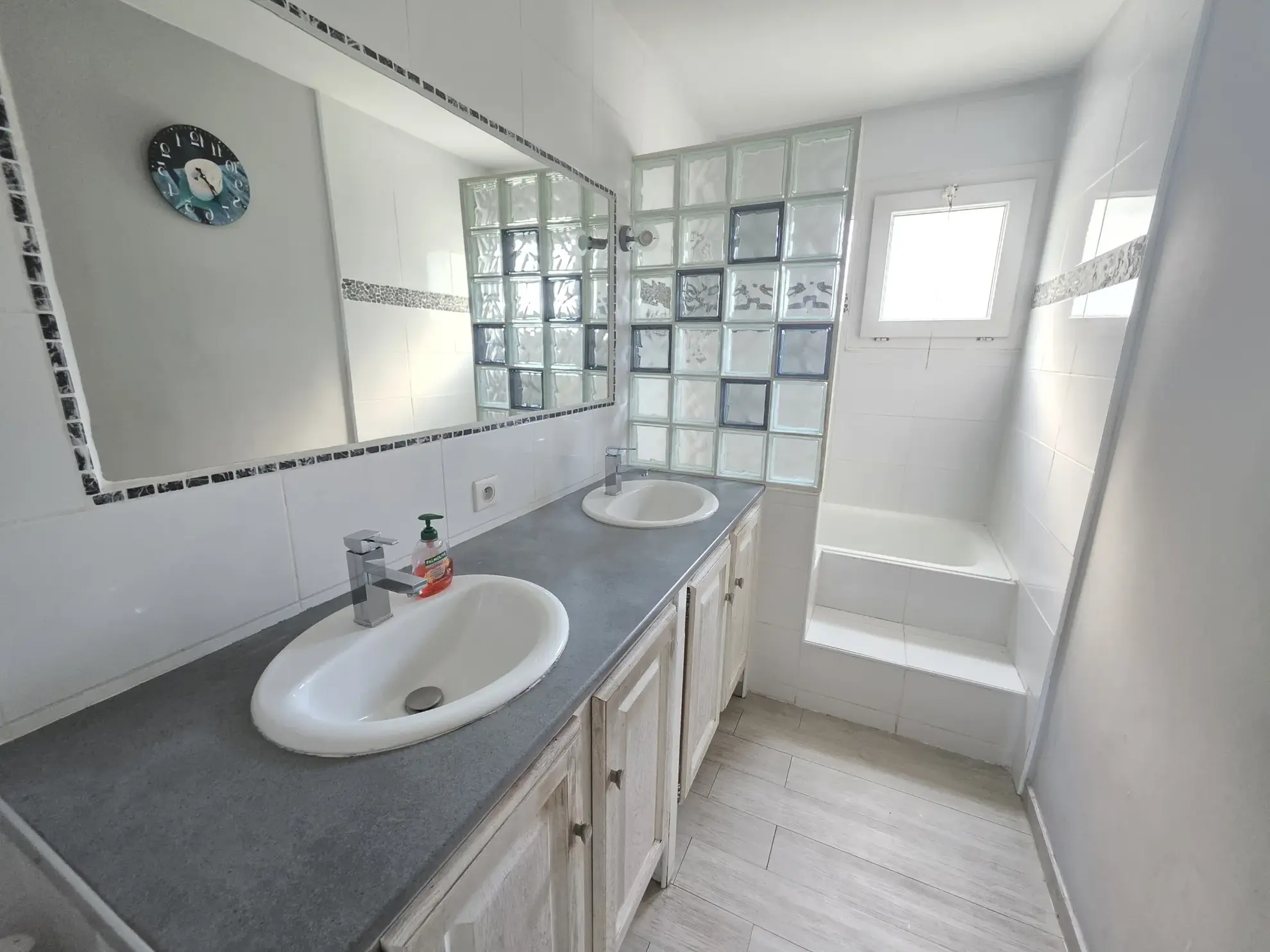 Appartement 4 chambres avec balcon à Martigues, résidence Paradis Parc 