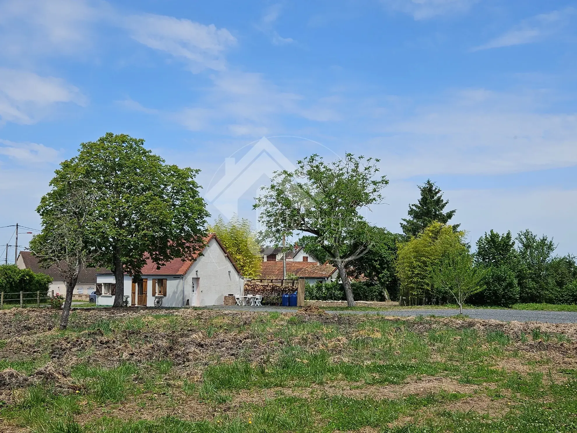 Maison de plain-pied à Jaligny-sur-Besbre avec grand terrain et charme bucolique 