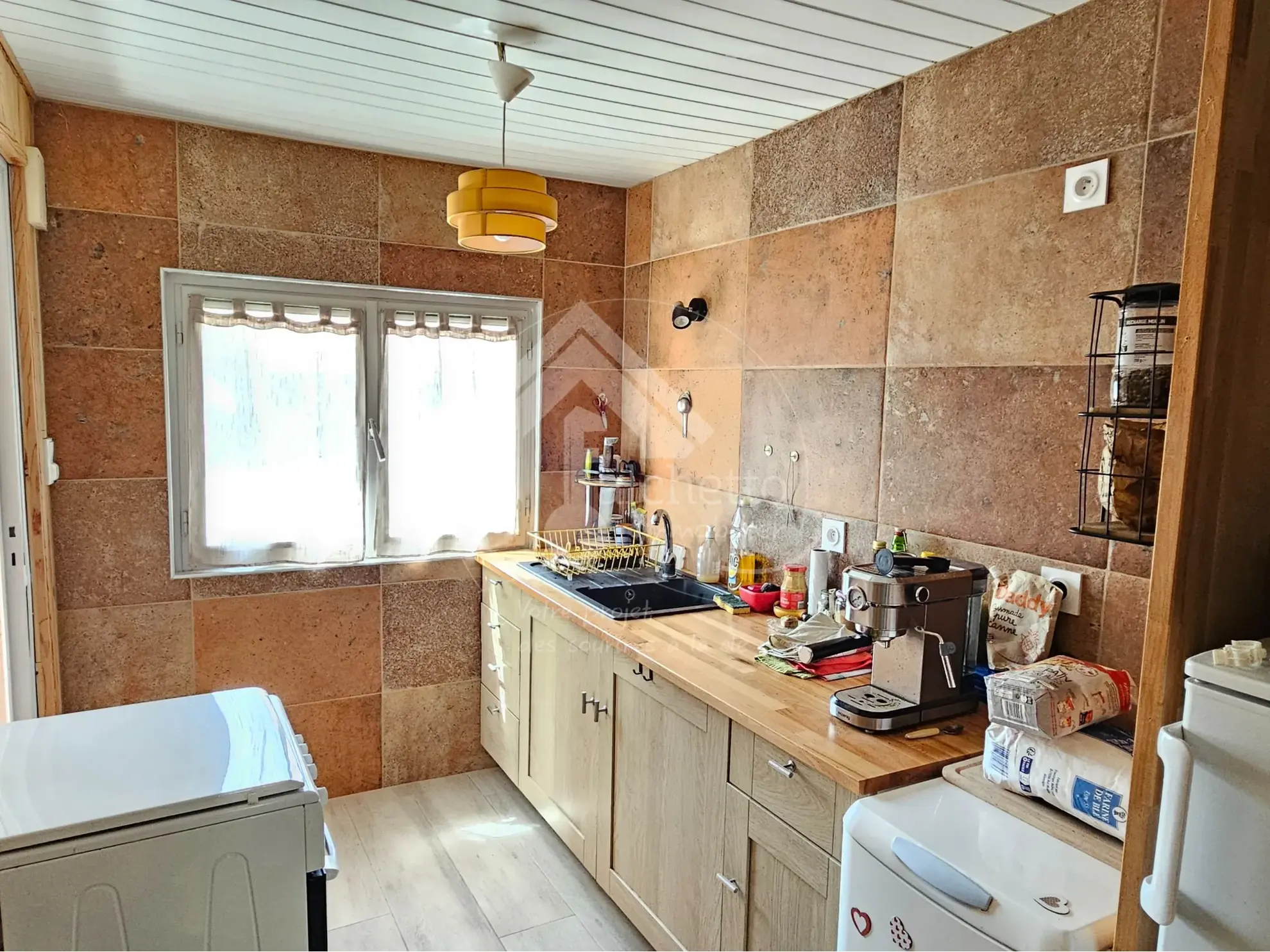 Maison de plain-pied à Jaligny-sur-Besbre avec grand terrain et charme bucolique 