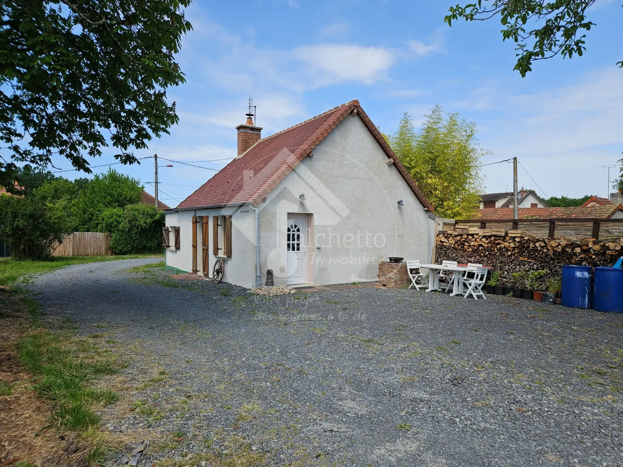 Maison de plain-pied à Jaligny-sur-Besbre avec grand terrain et charme bucolique 