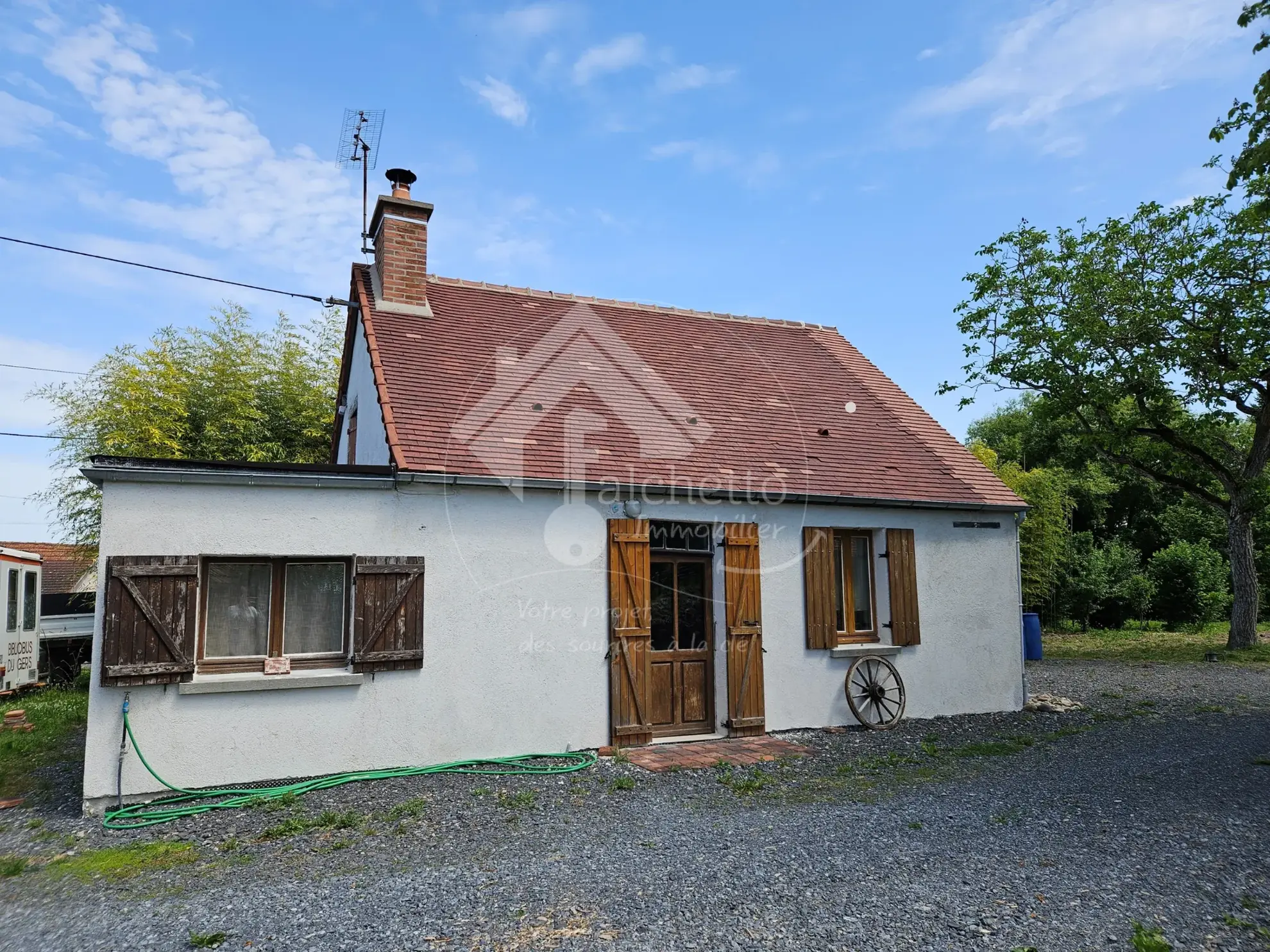 Maison de plain-pied à Jaligny-sur-Besbre avec grand terrain et charme bucolique
