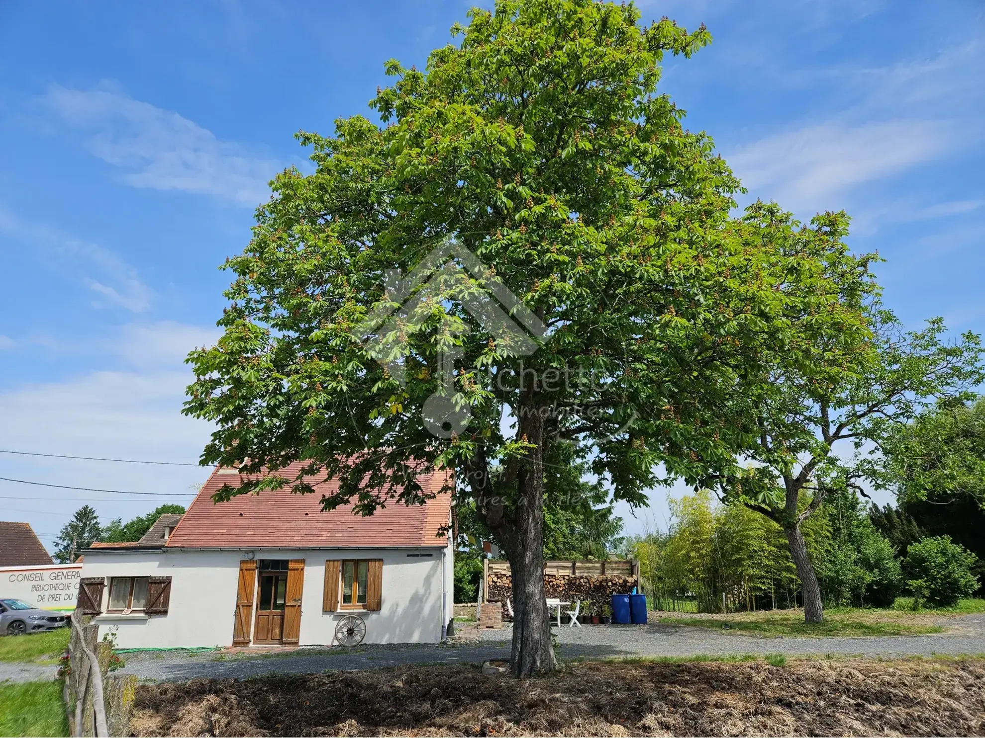 Maison de plain-pied à Jaligny-sur-Besbre avec grand terrain et charme bucolique 