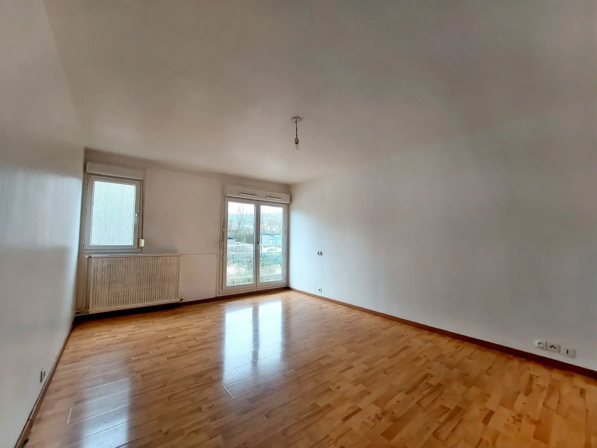 Appartement lumineux à Léry avec balcon et parking, idéal pour investissement ou résidence