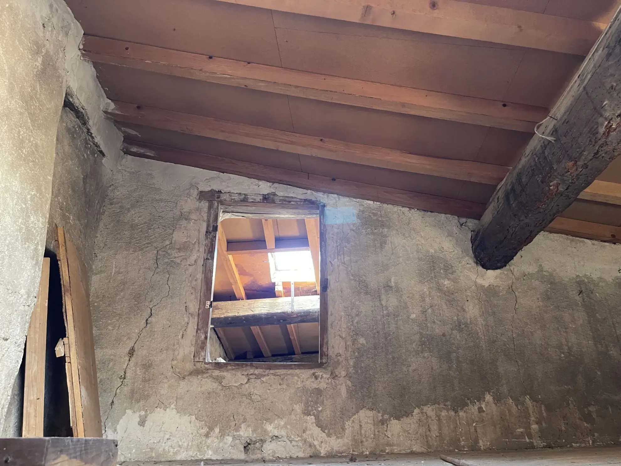 Maison de village à Leuc - 74 m², 2 chambres, à rénover, proche Carcassonne 