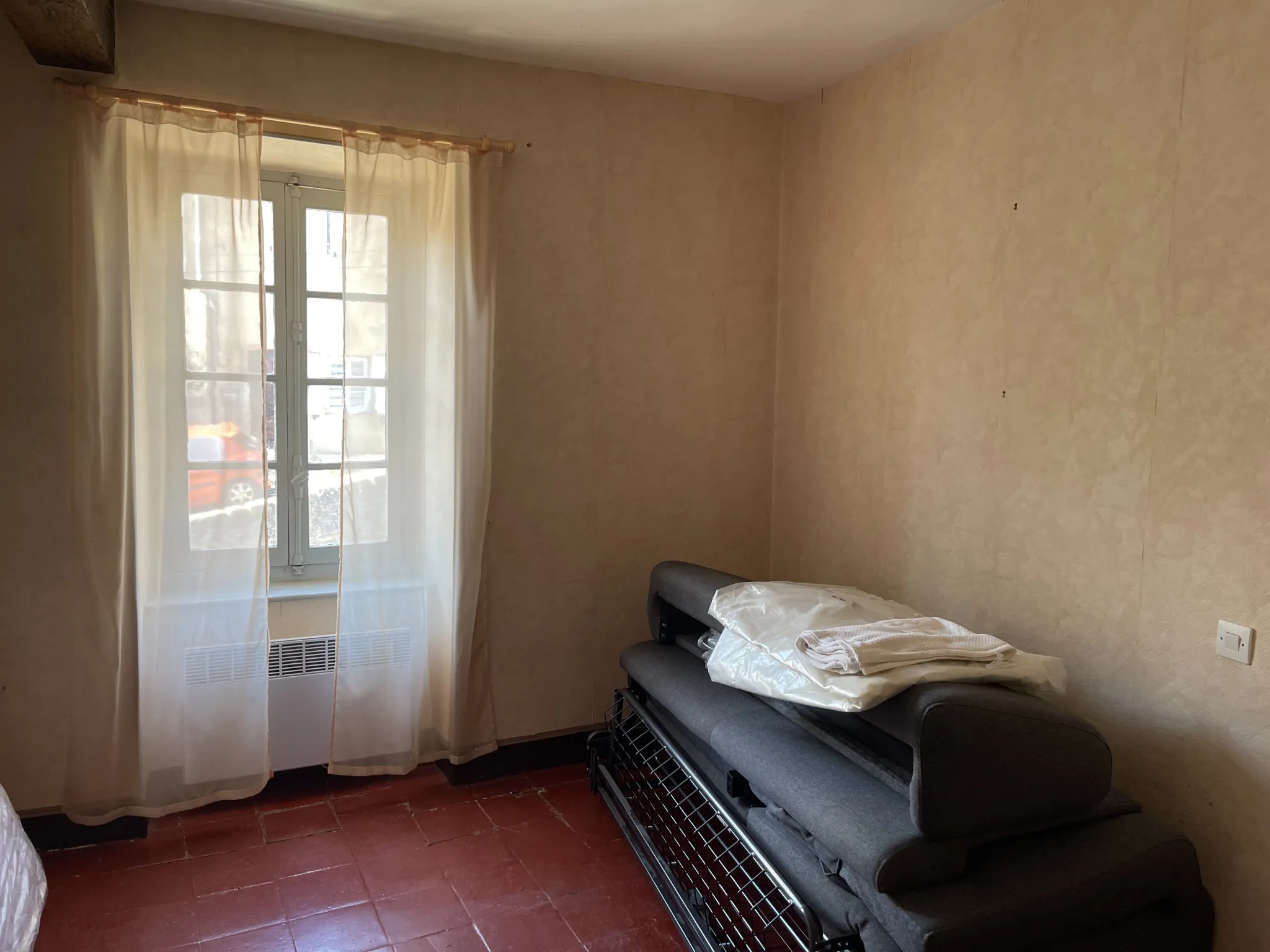 Maison de village à Leuc - 74 m², 2 chambres, à rénover, proche Carcassonne 