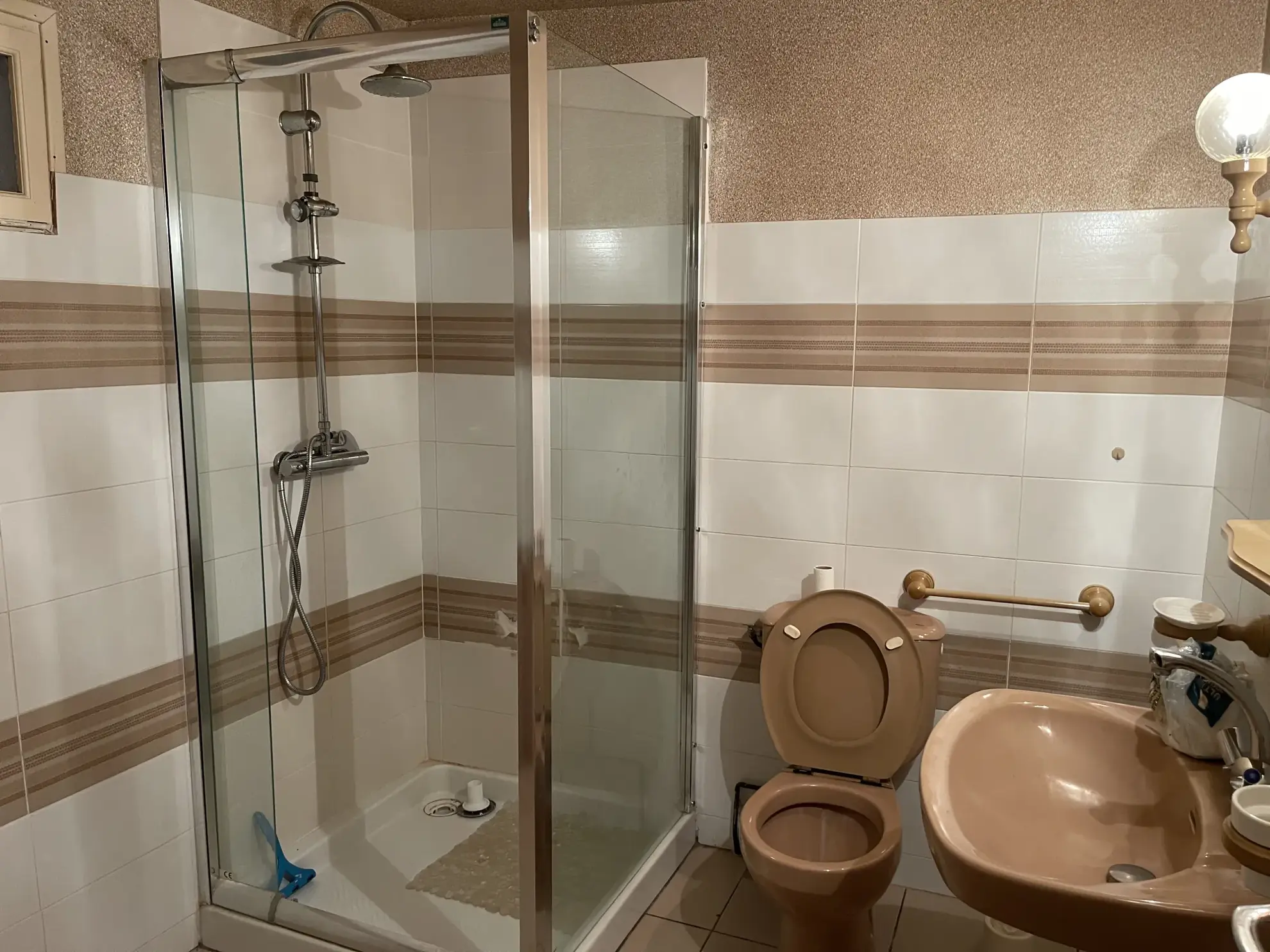 Maison de village à Leuc - 74 m², 2 chambres, à rénover, proche Carcassonne 