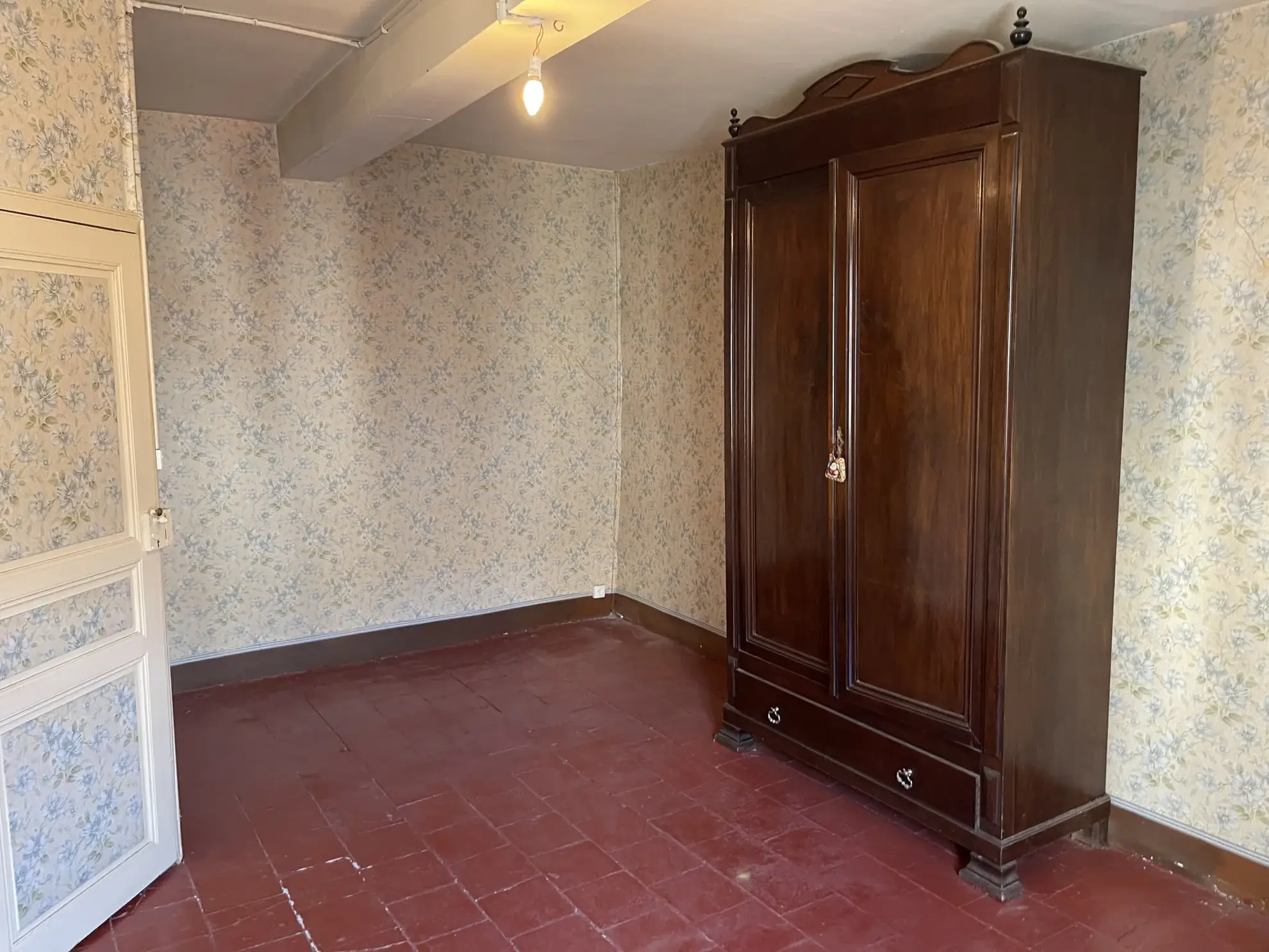 Maison de village à Leuc - 74 m², 2 chambres, à rénover, proche Carcassonne 