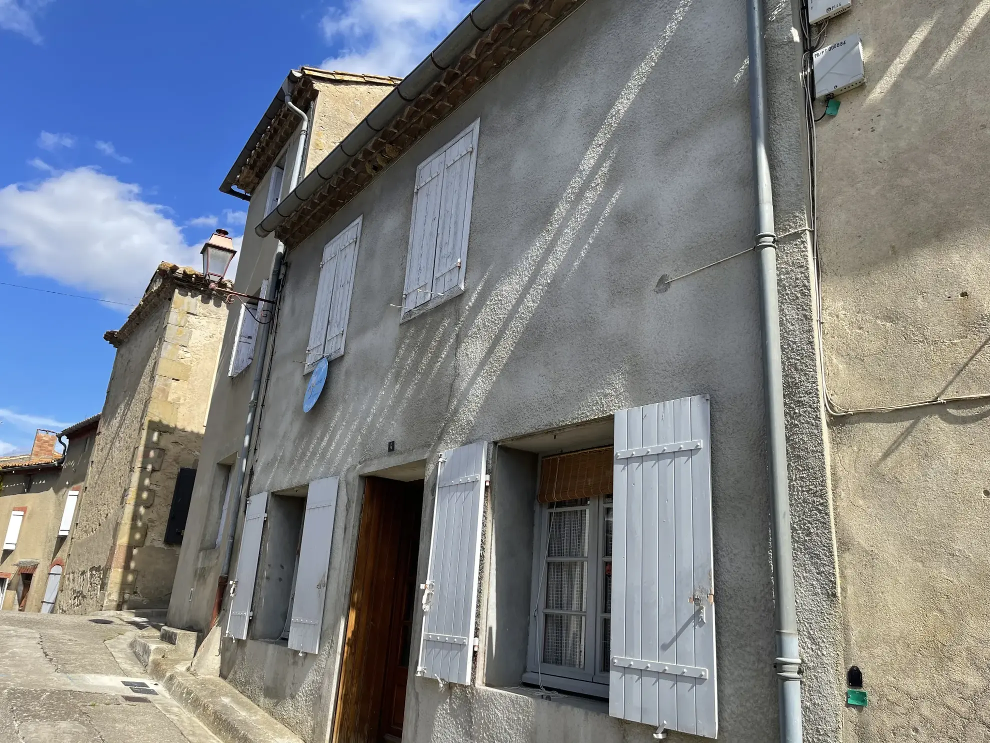 Maison de village à Leuc - 74 m², 2 chambres, à rénover, proche Carcassonne