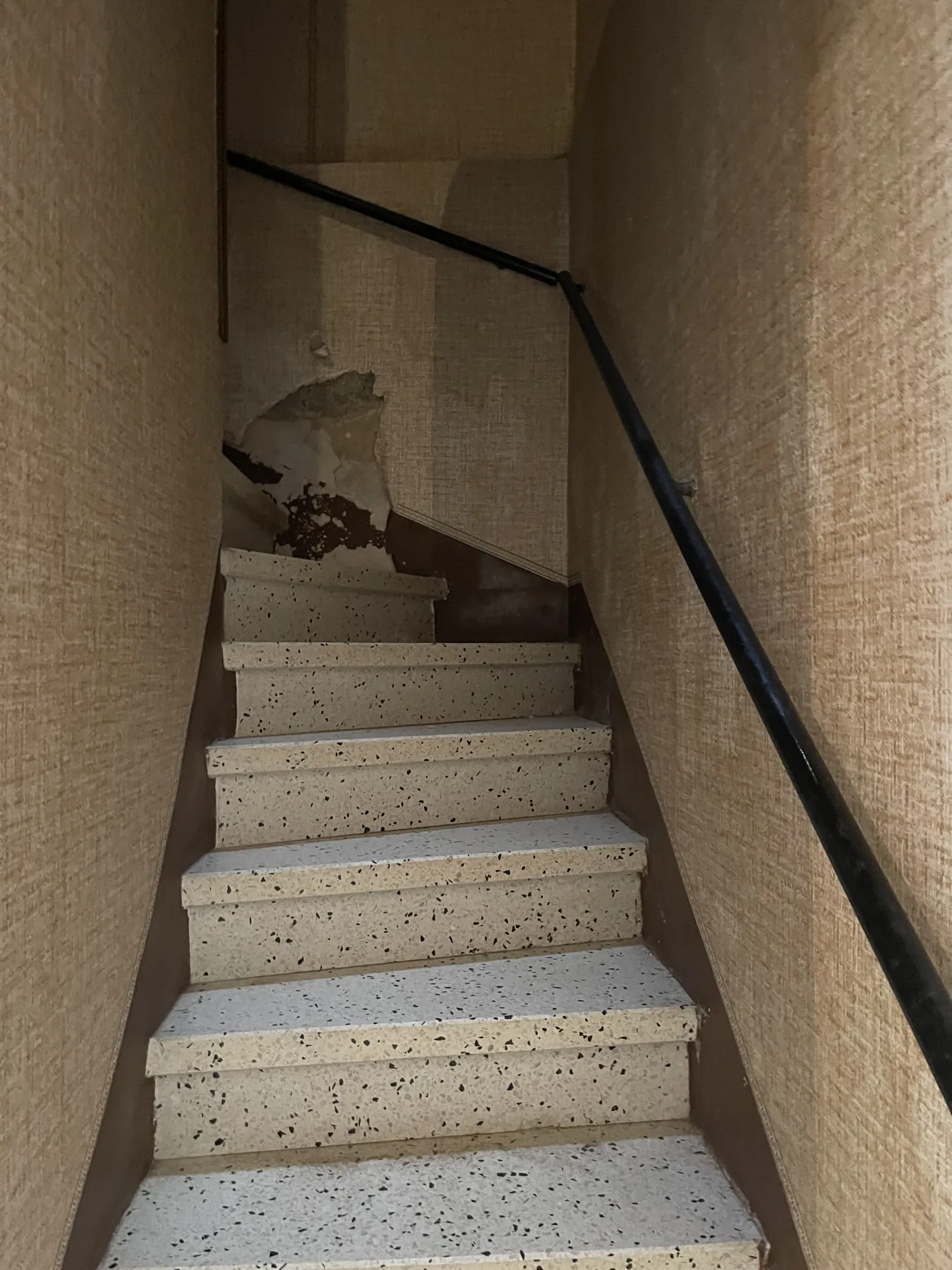 Maison de village à Leuc - 74 m², 2 chambres, à rénover, proche Carcassonne 