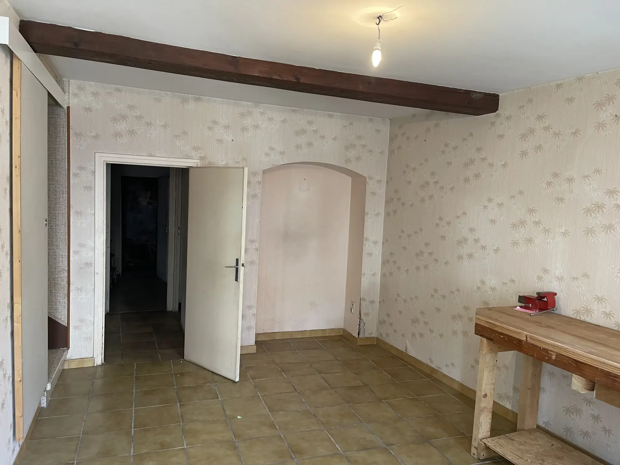 Maison de village à Leuc - 74 m², 2 chambres, à rénover, proche Carcassonne 