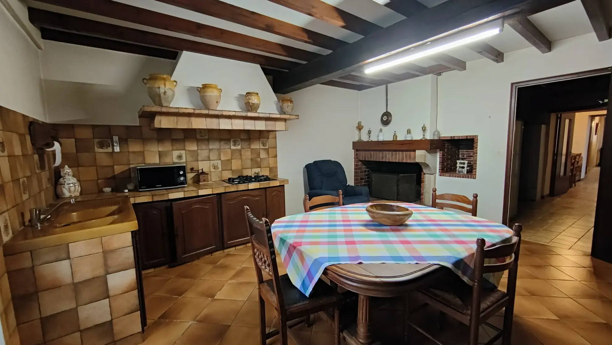 Maison en pierre à Saint Macaire avec garage, jardin et potentiel de rénovation 