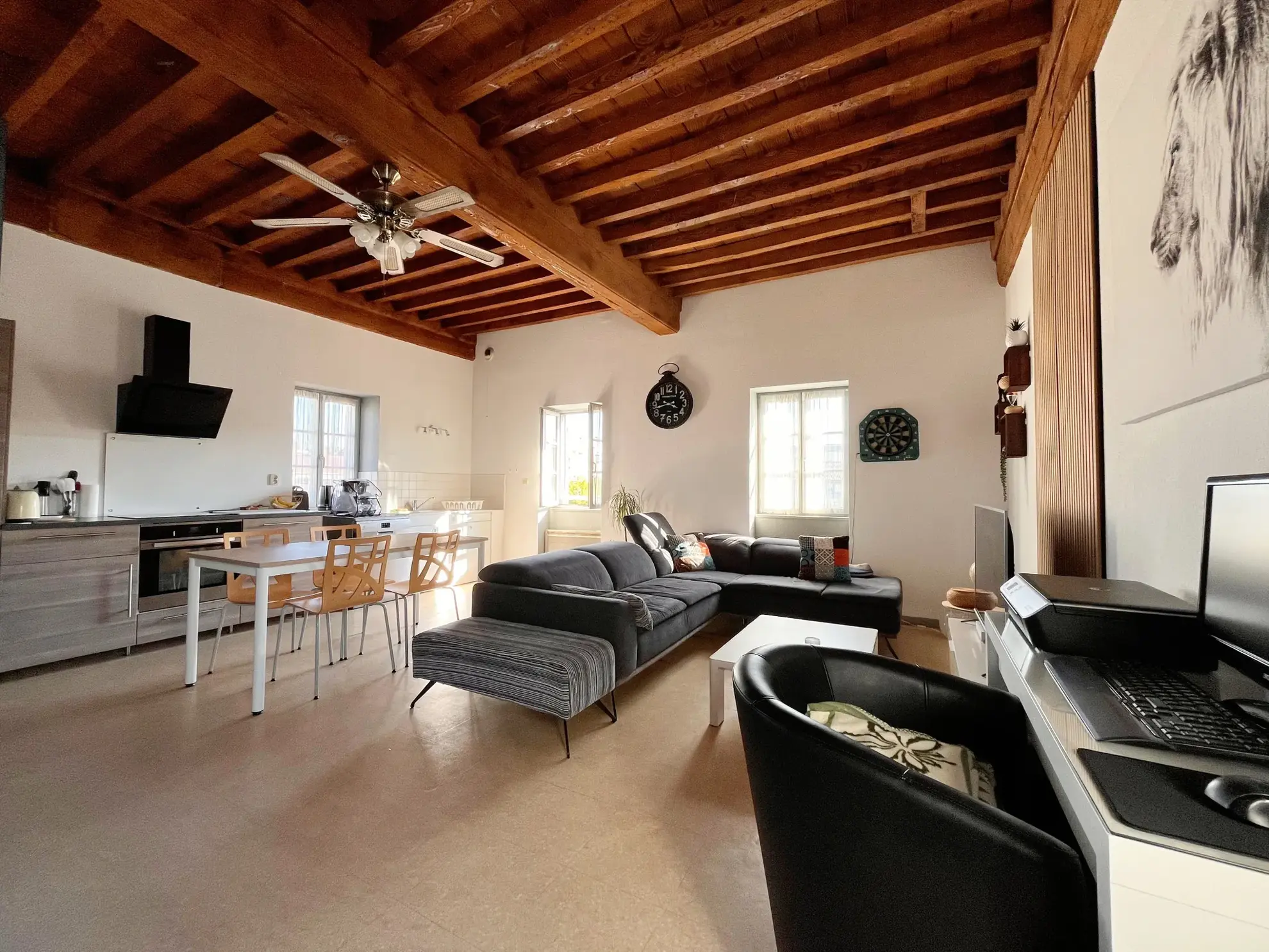 Appartement duplex de 117 m² avec parking à Jassans-Riottier 