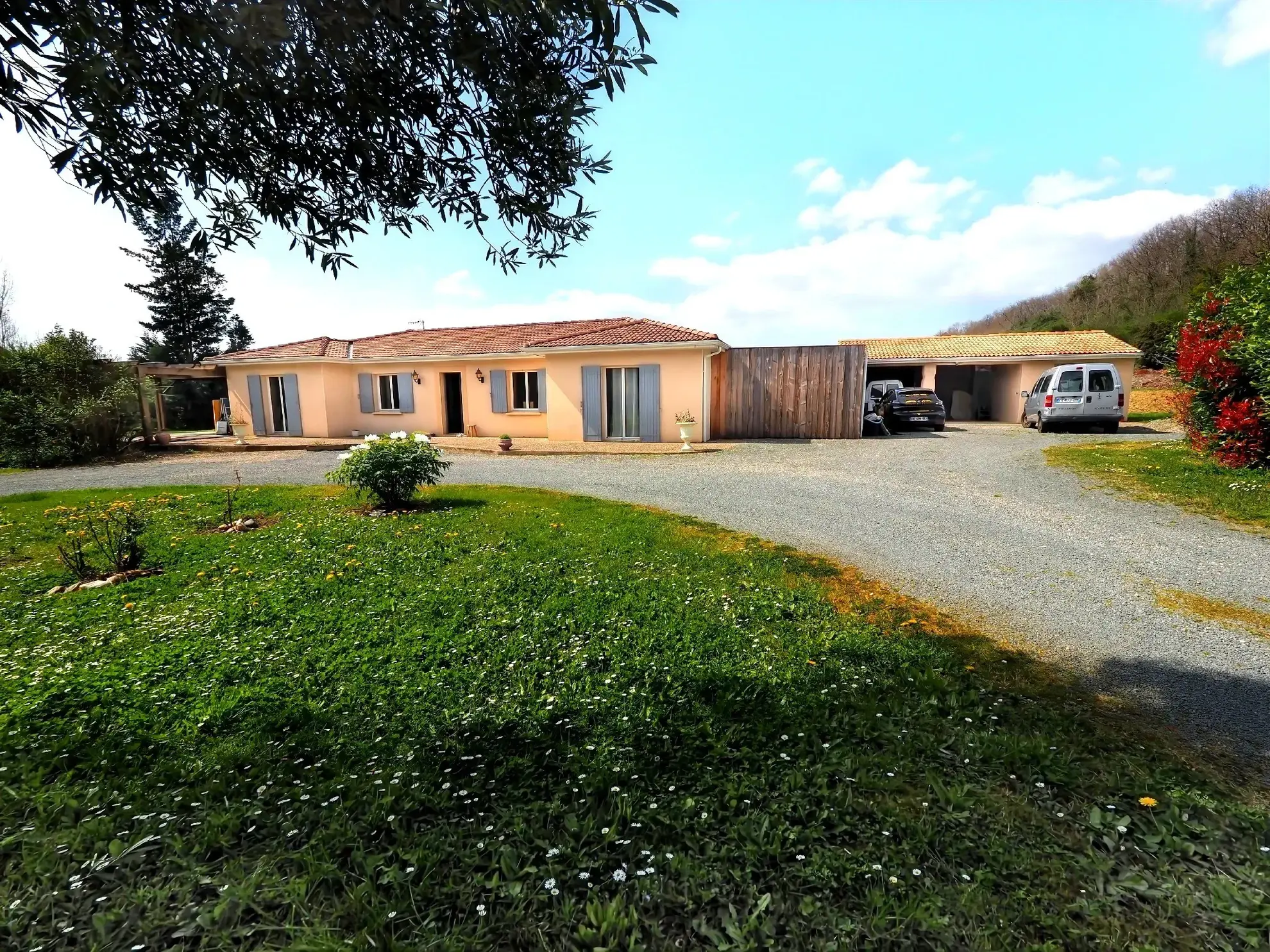 Villa de plain-pied moderne de 168 m² à La Réole, environnement calme