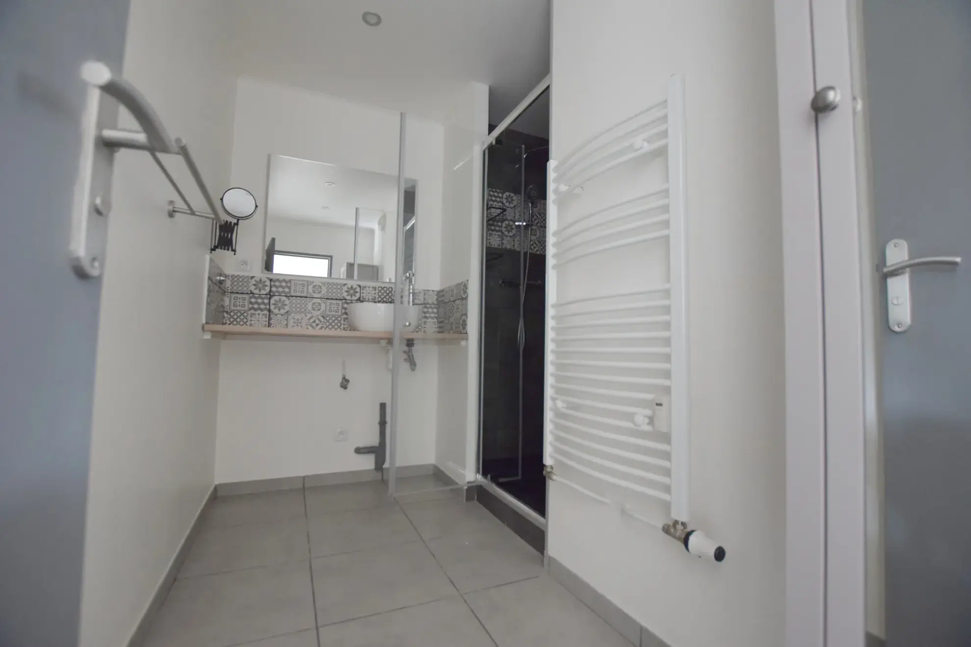 Appartement F3 à Grand Charmont avec balcon, cave et stationnement 