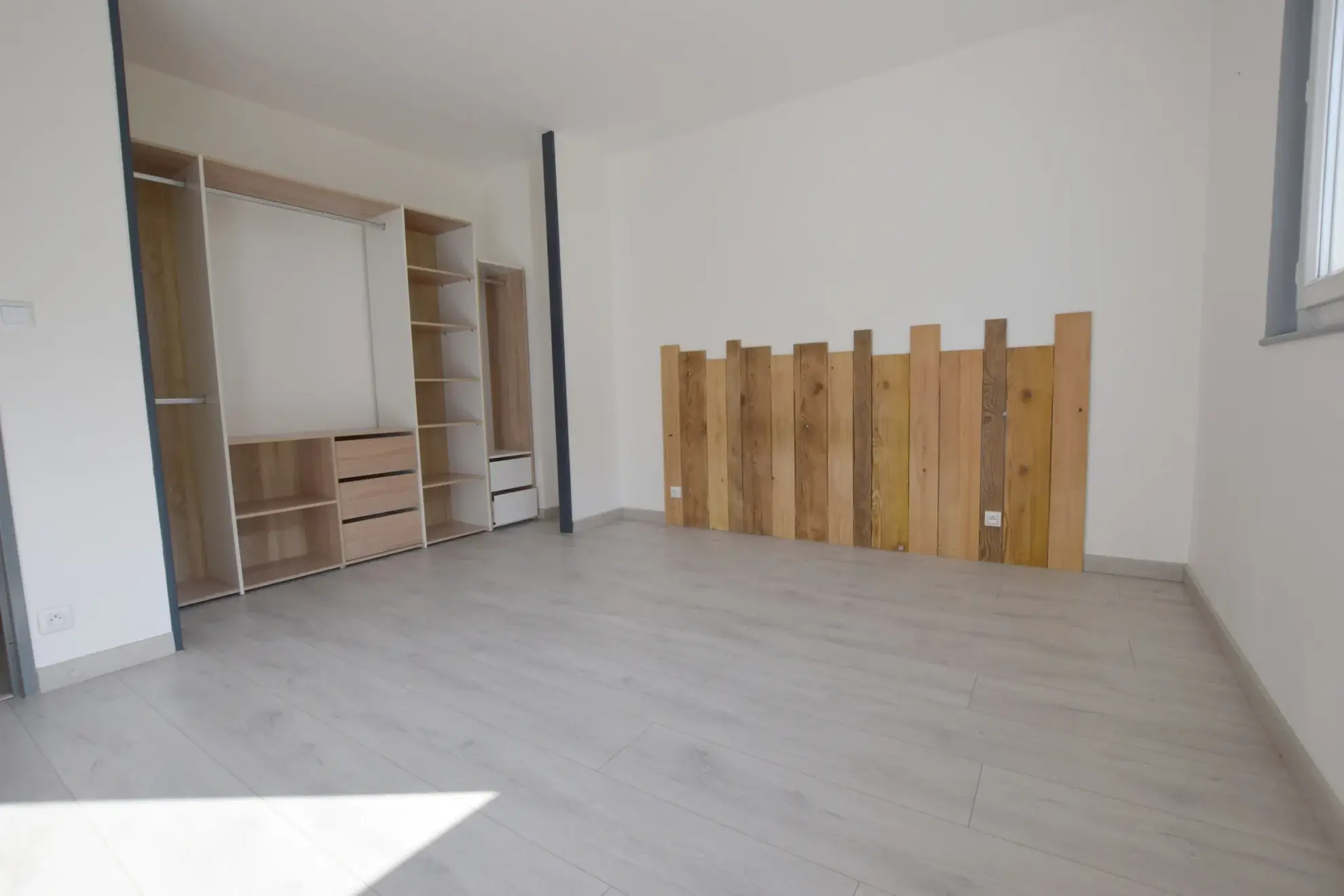 Appartement F3 à Grand Charmont avec balcon, cave et stationnement 