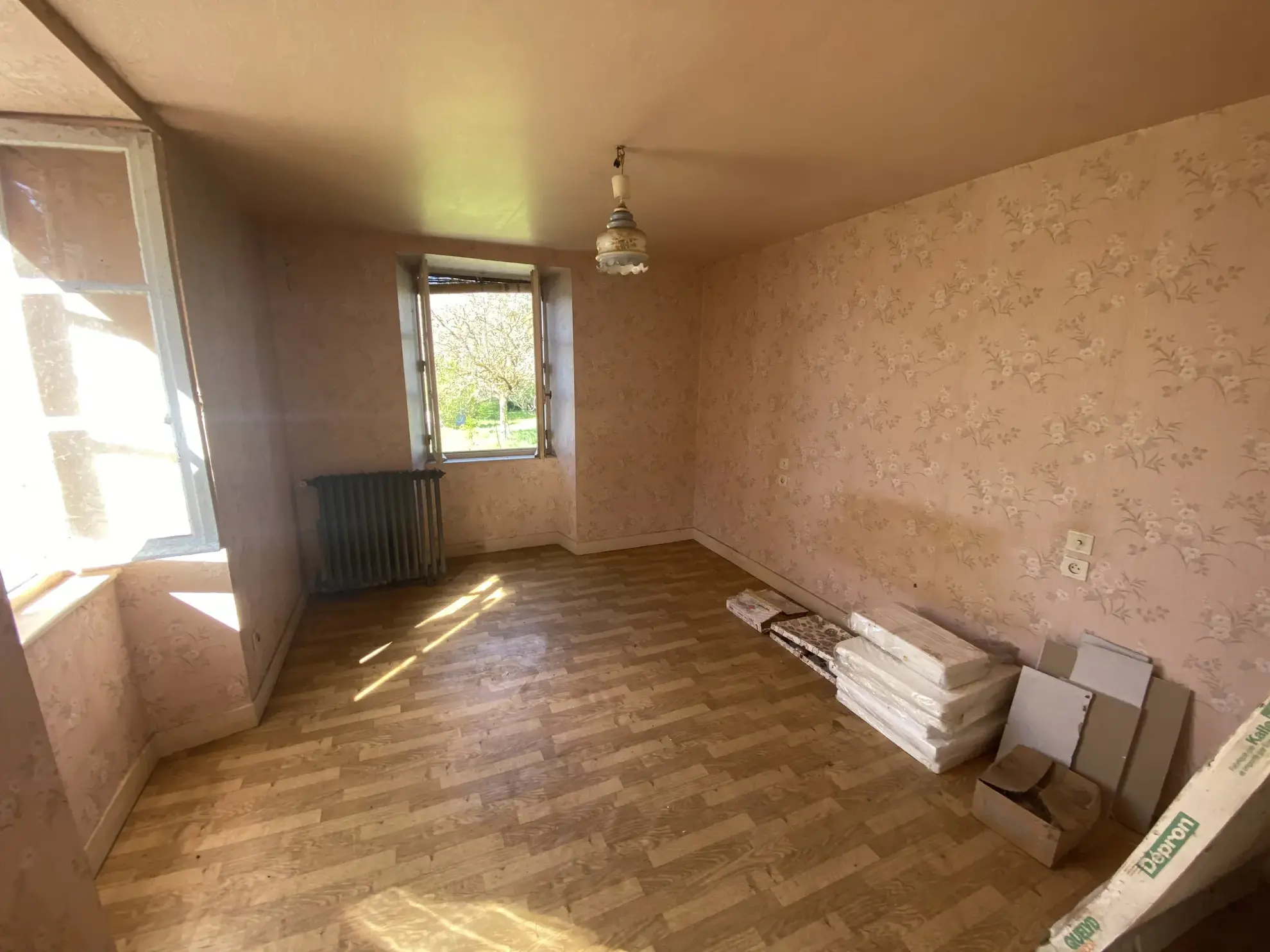 Maison en pierre authentique de 1900 avec potentiel de rénovation à Champagnac la Prune 