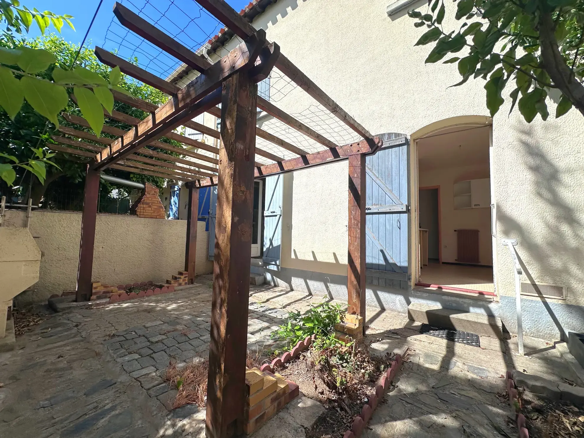 Villa 5 pièces avec garage et combles aménageables à Perpignan 