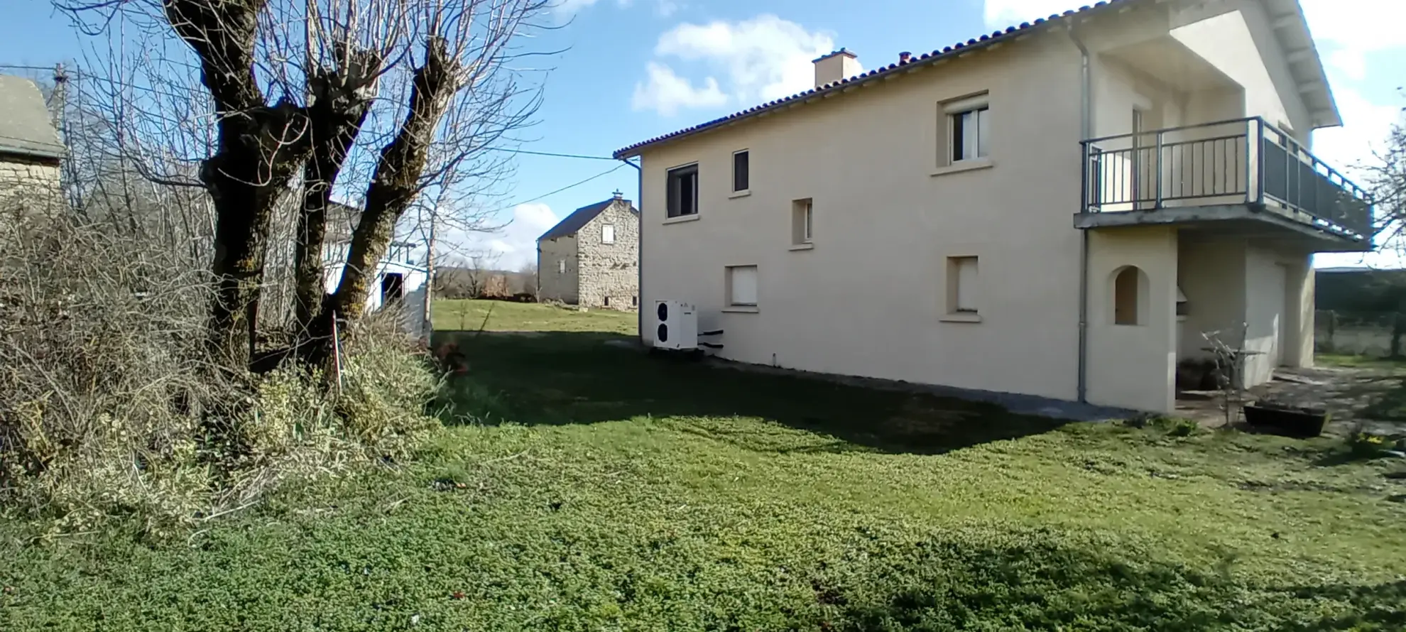 Maison T5 rénovée à 20 minutes de Millau, grand potentiel, 4 chambres, garage et terrasse