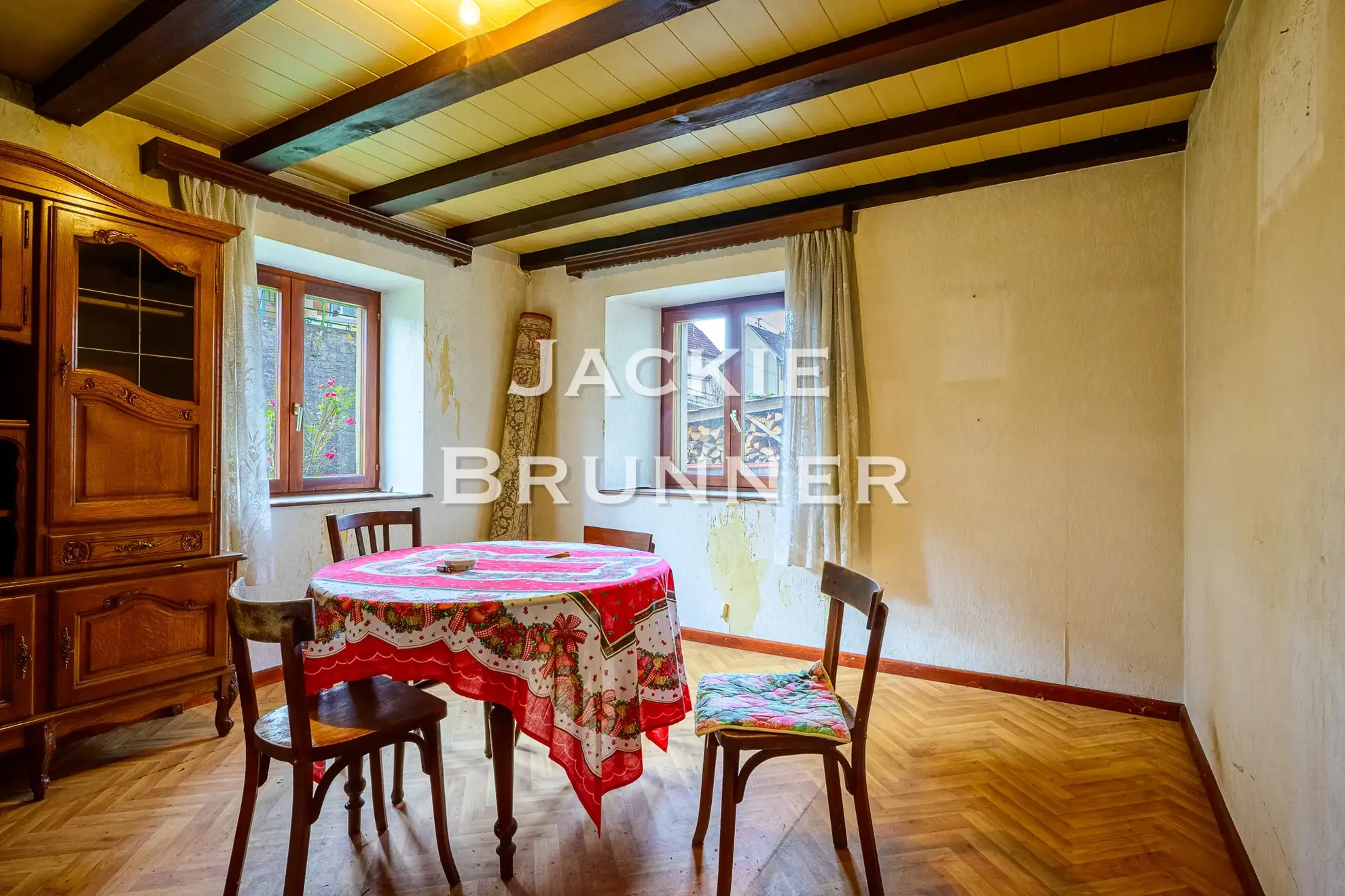 Maison individuelle à Saint-Amarin Hautesurs à rénover avec jardin et garage 