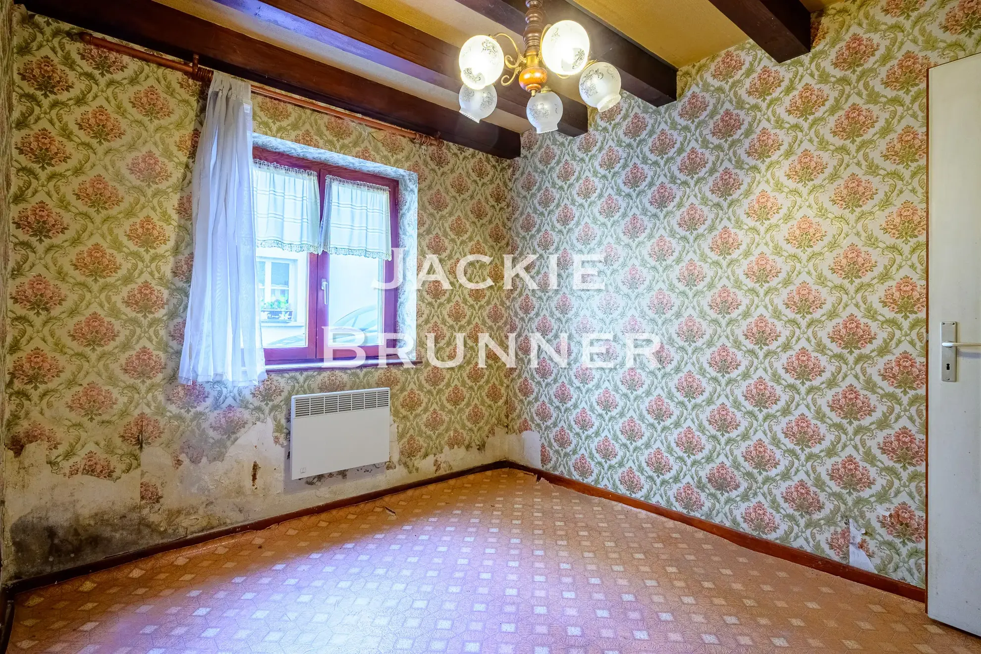 Maison individuelle à Saint-Amarin Hautesurs à rénover avec jardin et garage 