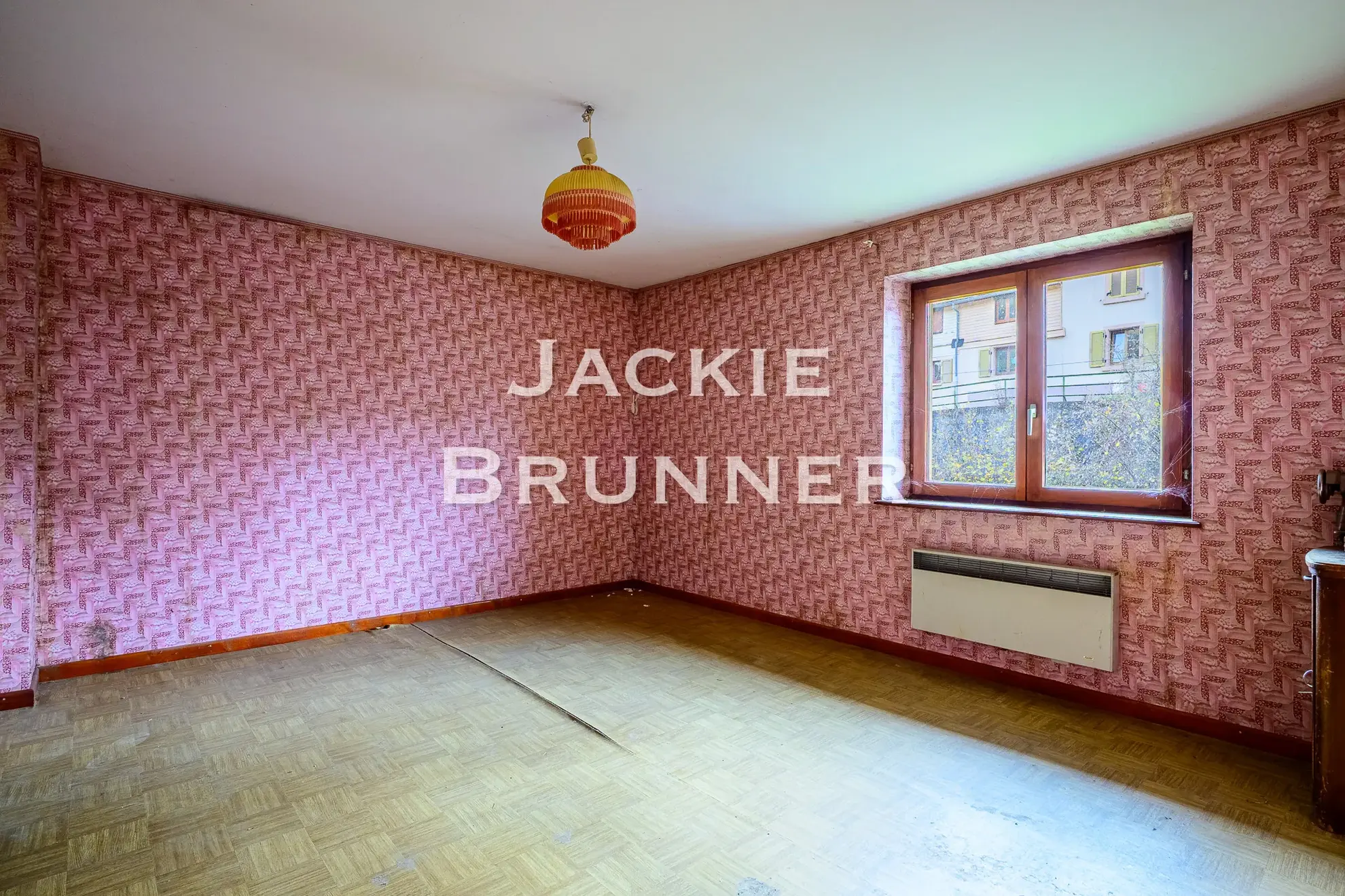 Maison individuelle à Saint-Amarin Hautesurs à rénover avec jardin et garage 