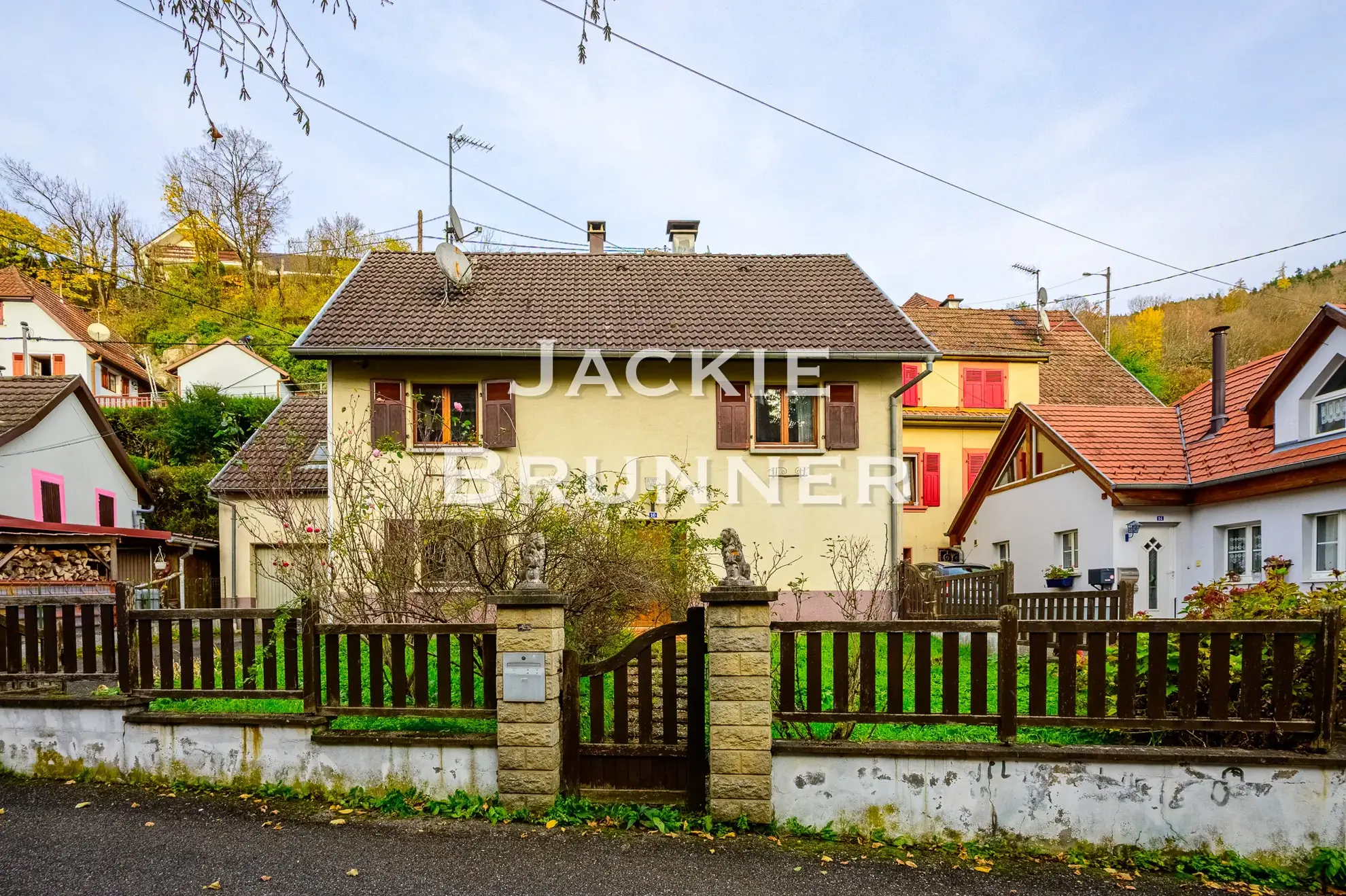 Maison individuelle à Saint-Amarin Hautesurs à rénover avec jardin et garage 