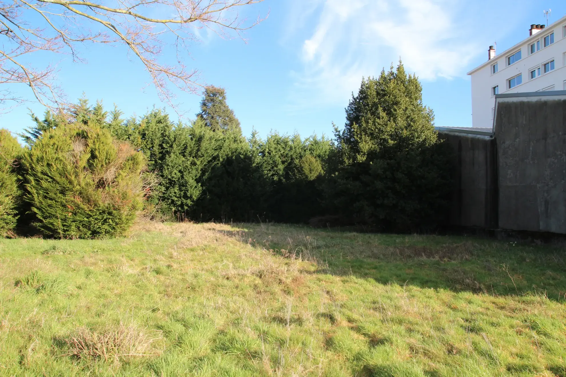 Terrain à bâtir de 1134 m² à Lons en zone UD, idéal pour construction jumelée 
