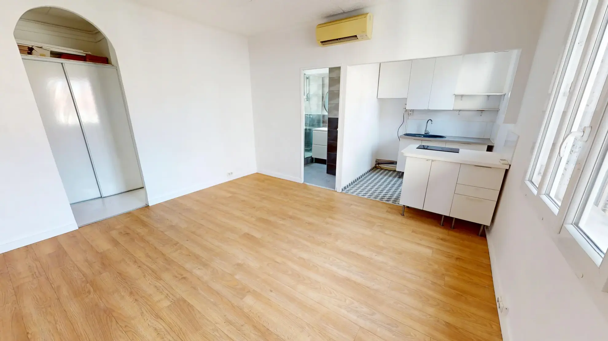 Appartement lumineux de 52 m² à Montpellier Écusson avec terrasses et parking partagé