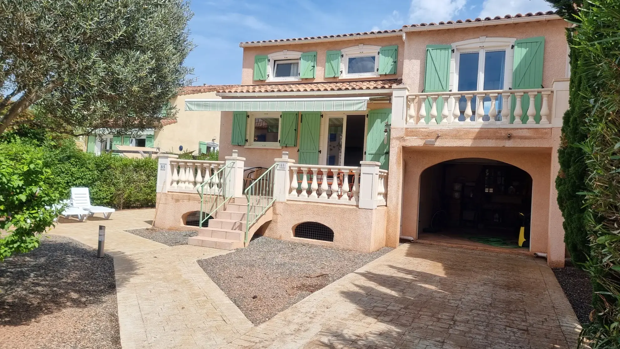 Maison provençale de 73 m² avec 3 chambres à Vidauban, domaine sécurisé avec piscine et services, idéal investissement locatif