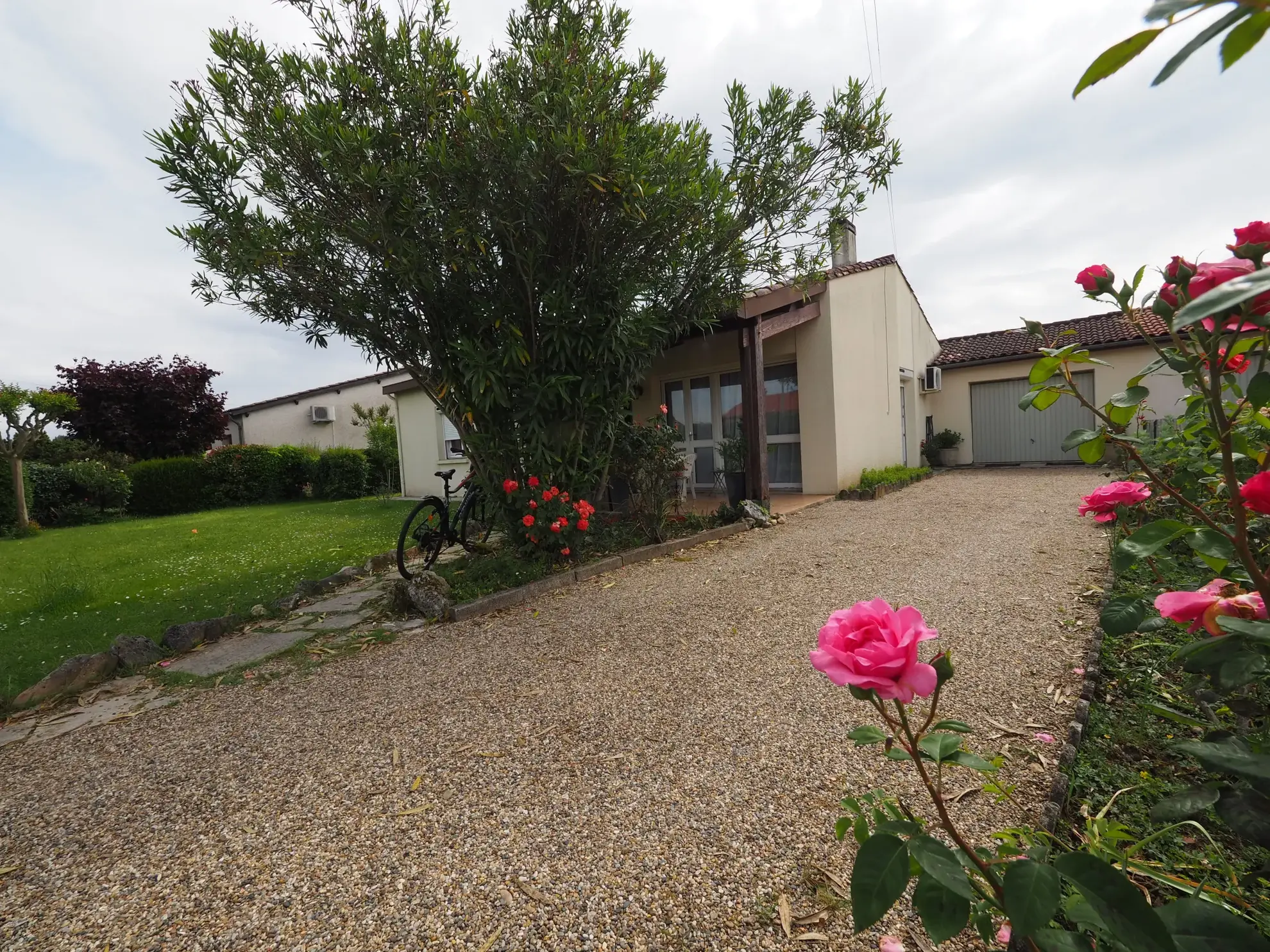 Maison de plain-pied à Marmande - 2 chambres, jardin, garage, calme 