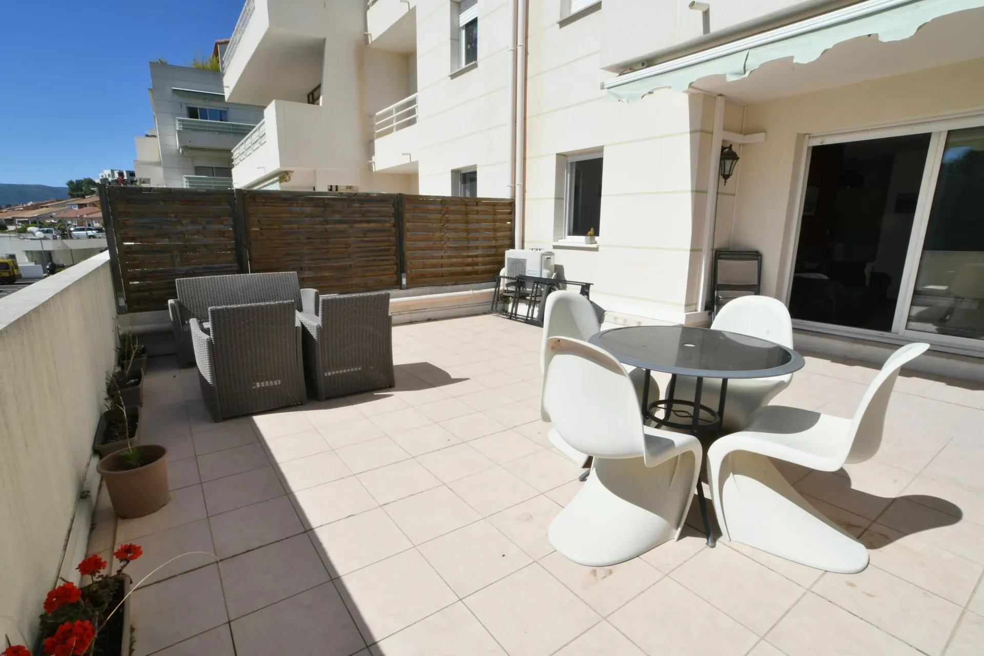 Appartement 2 pièces avec terrasse à Nice - Calme et parking inclus 