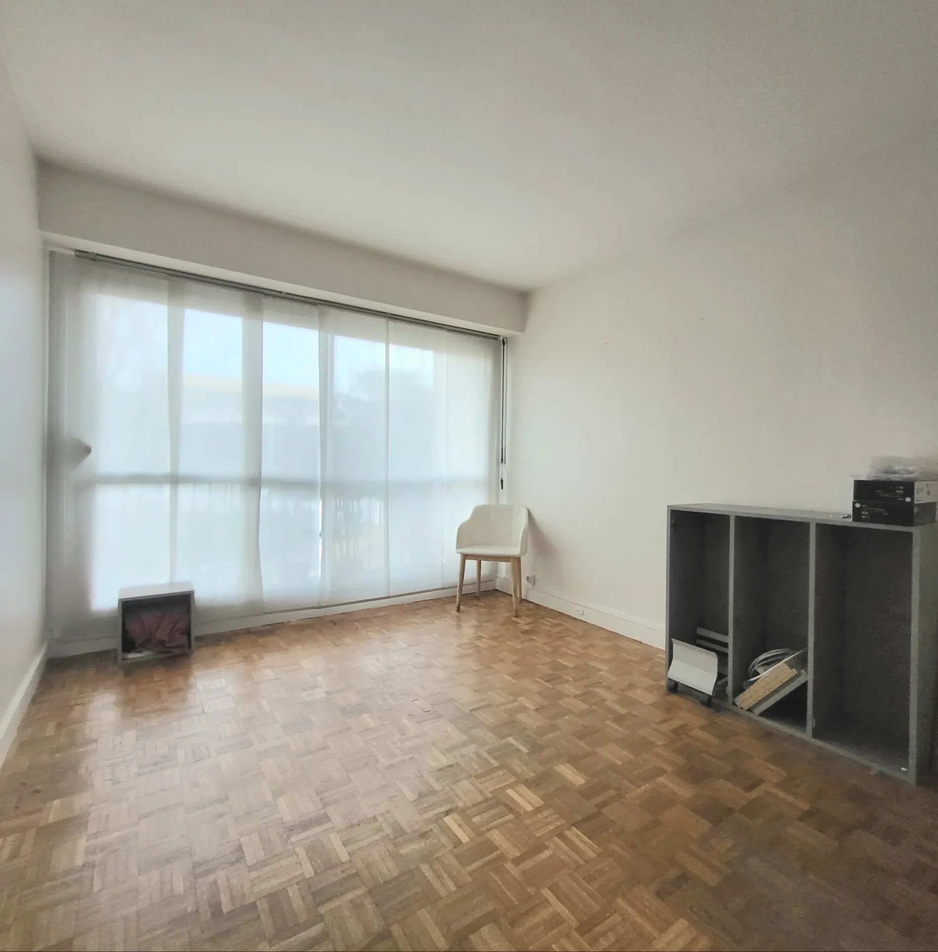 Appartement 3 Chambres à Pontoise avec Balcon et Cave - Potentiel à Exploiter 