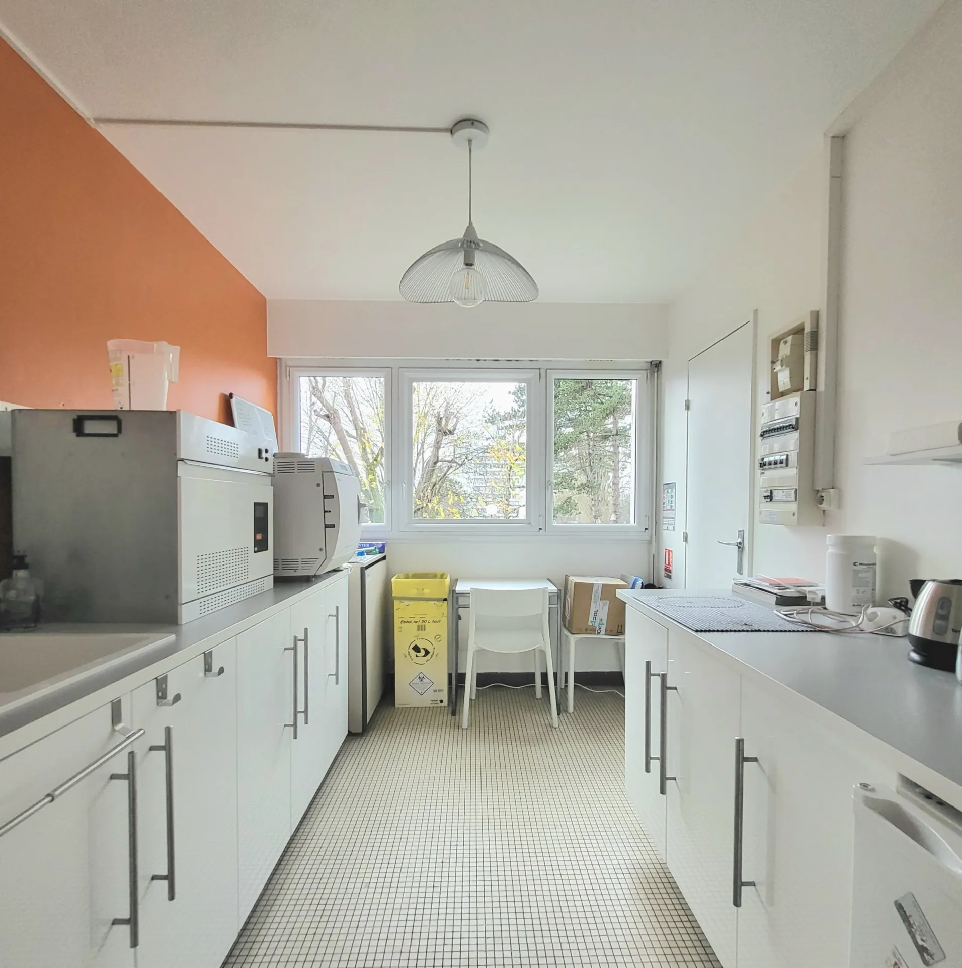 Appartement 3 Chambres à Pontoise avec Balcon et Cave - Potentiel à Exploiter 