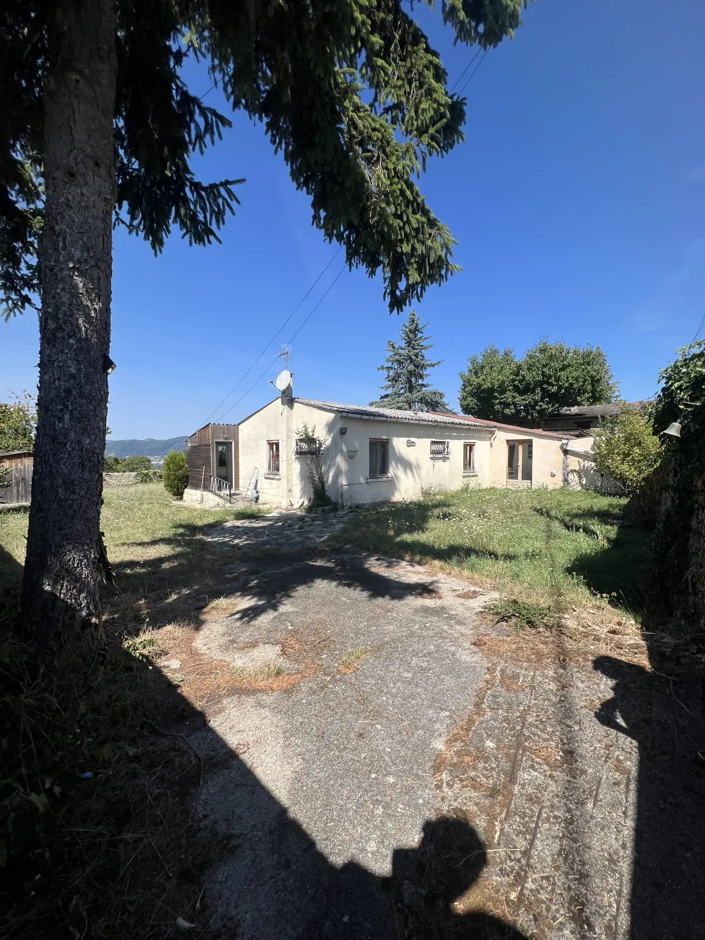 Maison de plain-pied à Monistrol-sur-Loire avec terrain et potentiel