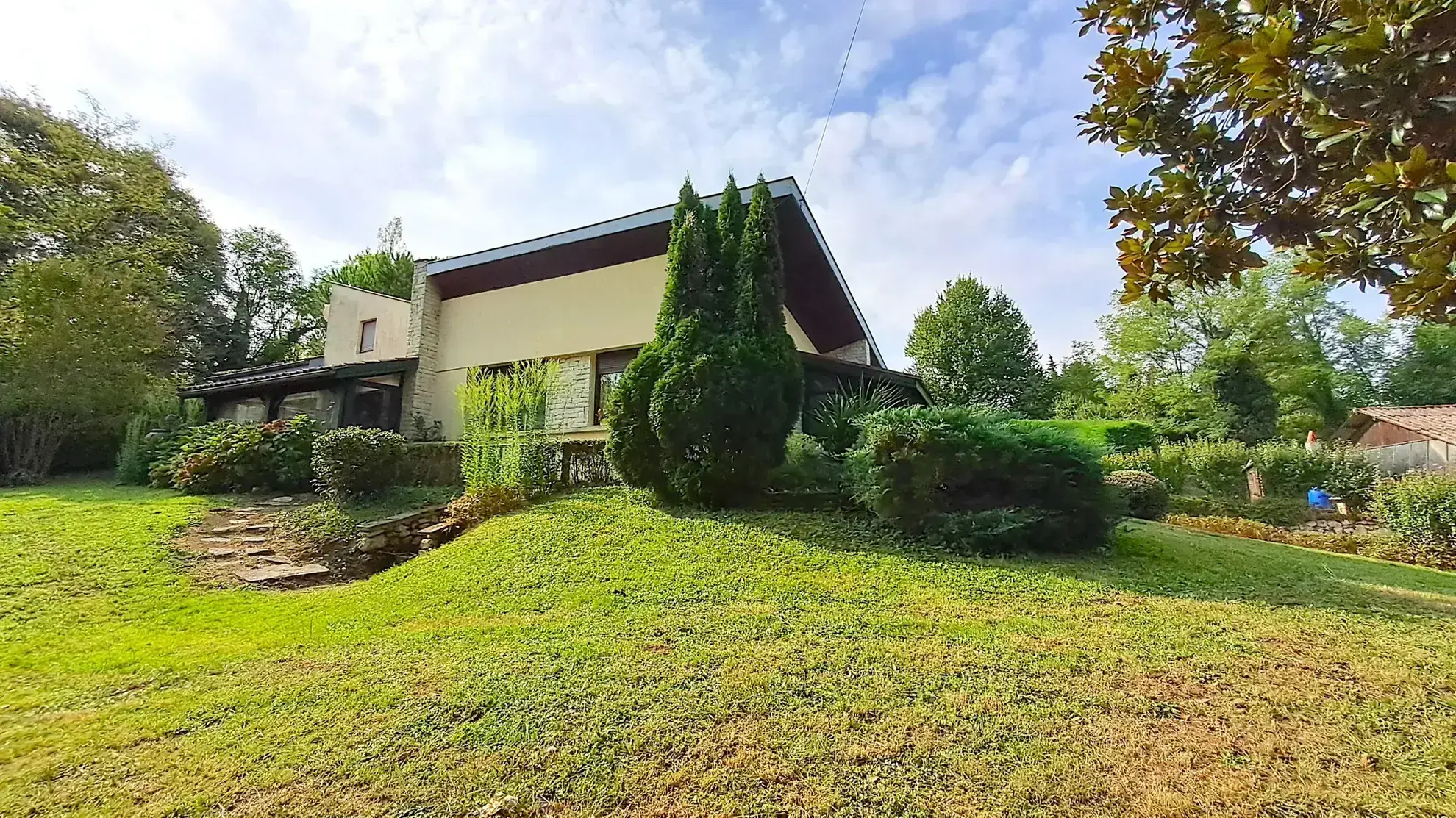 Villa d'architecte avec piscine, dépendance et grand parc à Villeneuve-sur-Lot 