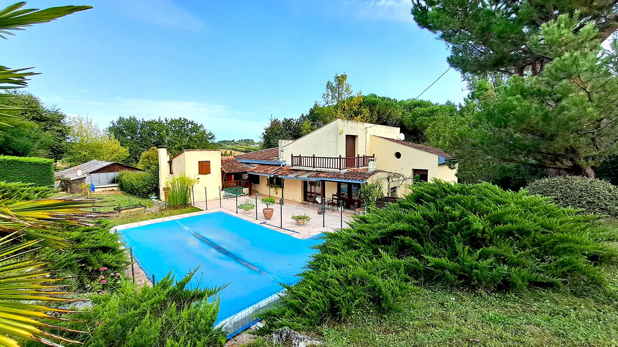 Villa d'architecte avec piscine, dépendance et grand parc à Villeneuve-sur-Lot 