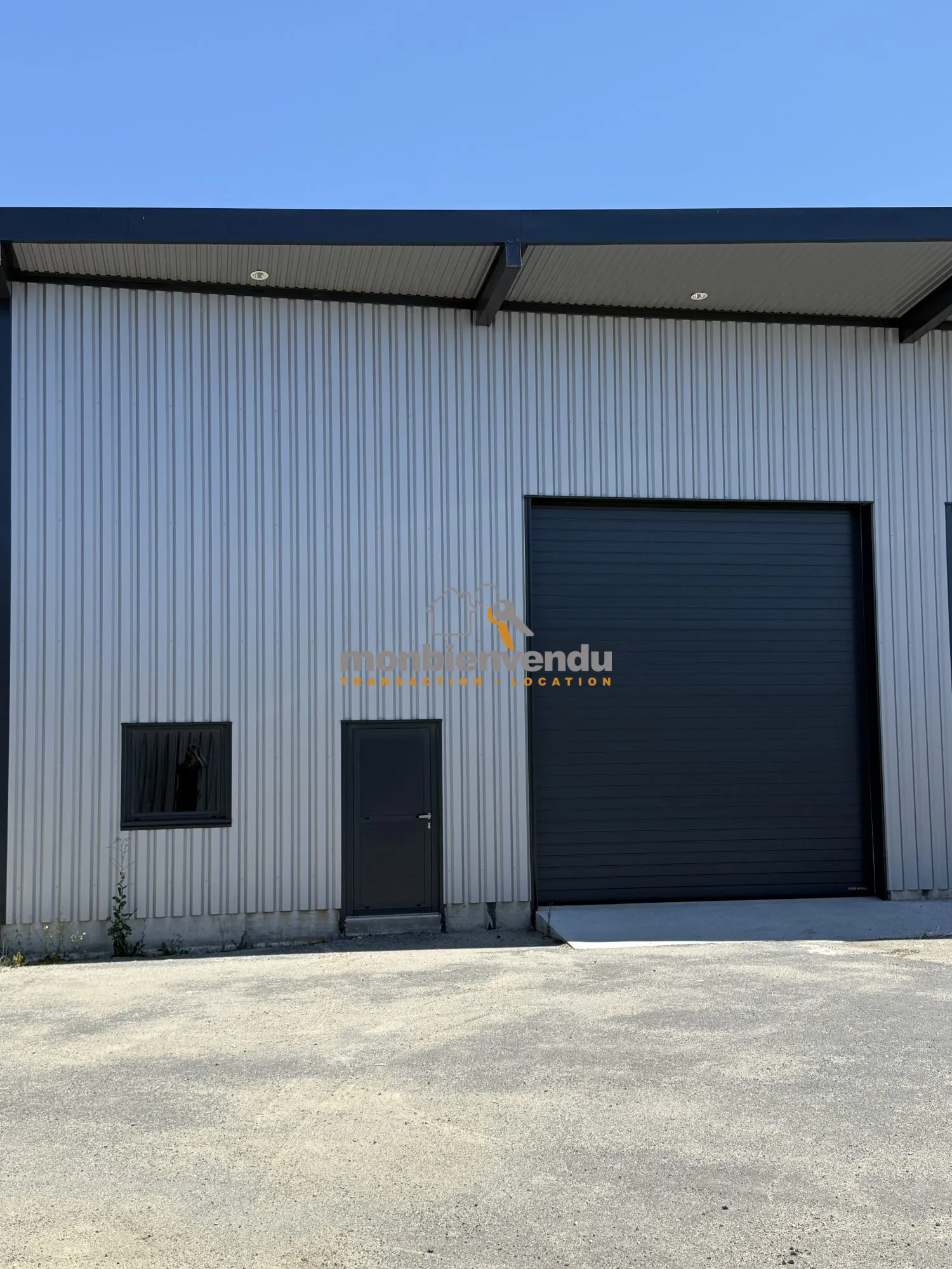 Dépôt neuf de 222 m² à vendre à Ytrac, emplacement stratégique et prêt à l'emploi