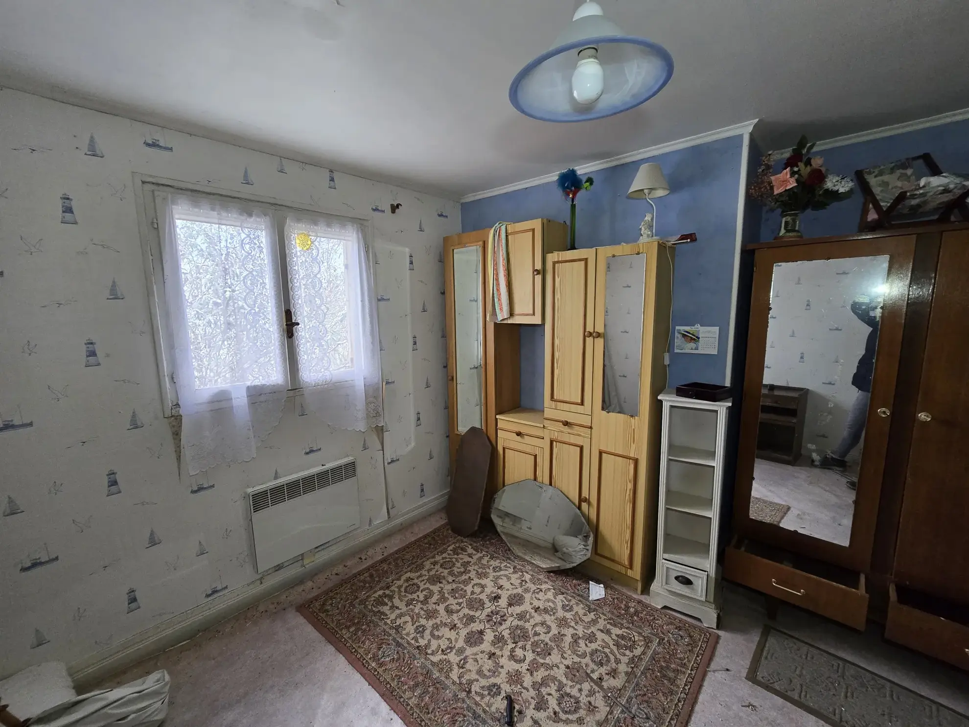 Maison de plain-pied avec jardin, garages et dépendances à Rouillac (16170) 