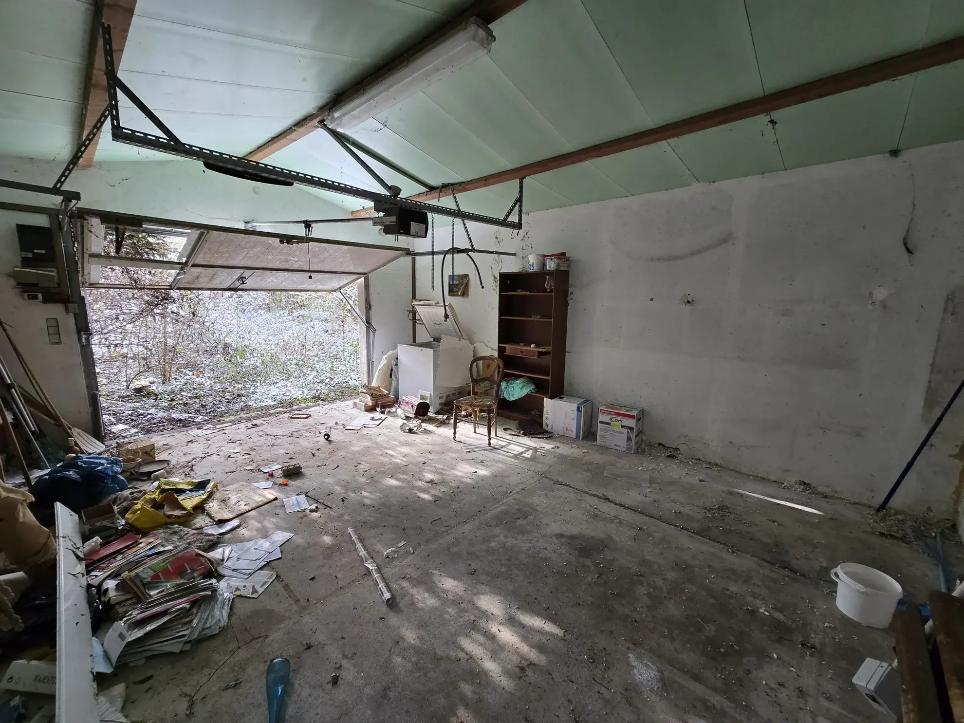 Maison de plain-pied avec jardin, garages et dépendances à Rouillac (16170) 