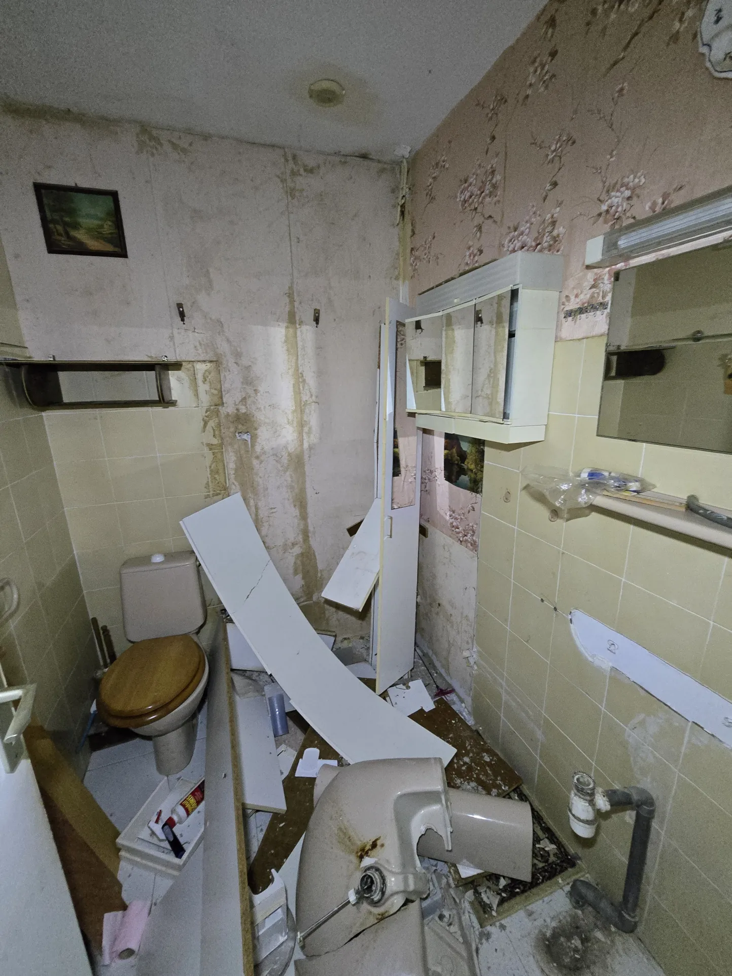 Maison de plain-pied avec jardin, garages et dépendances à Rouillac (16170) 