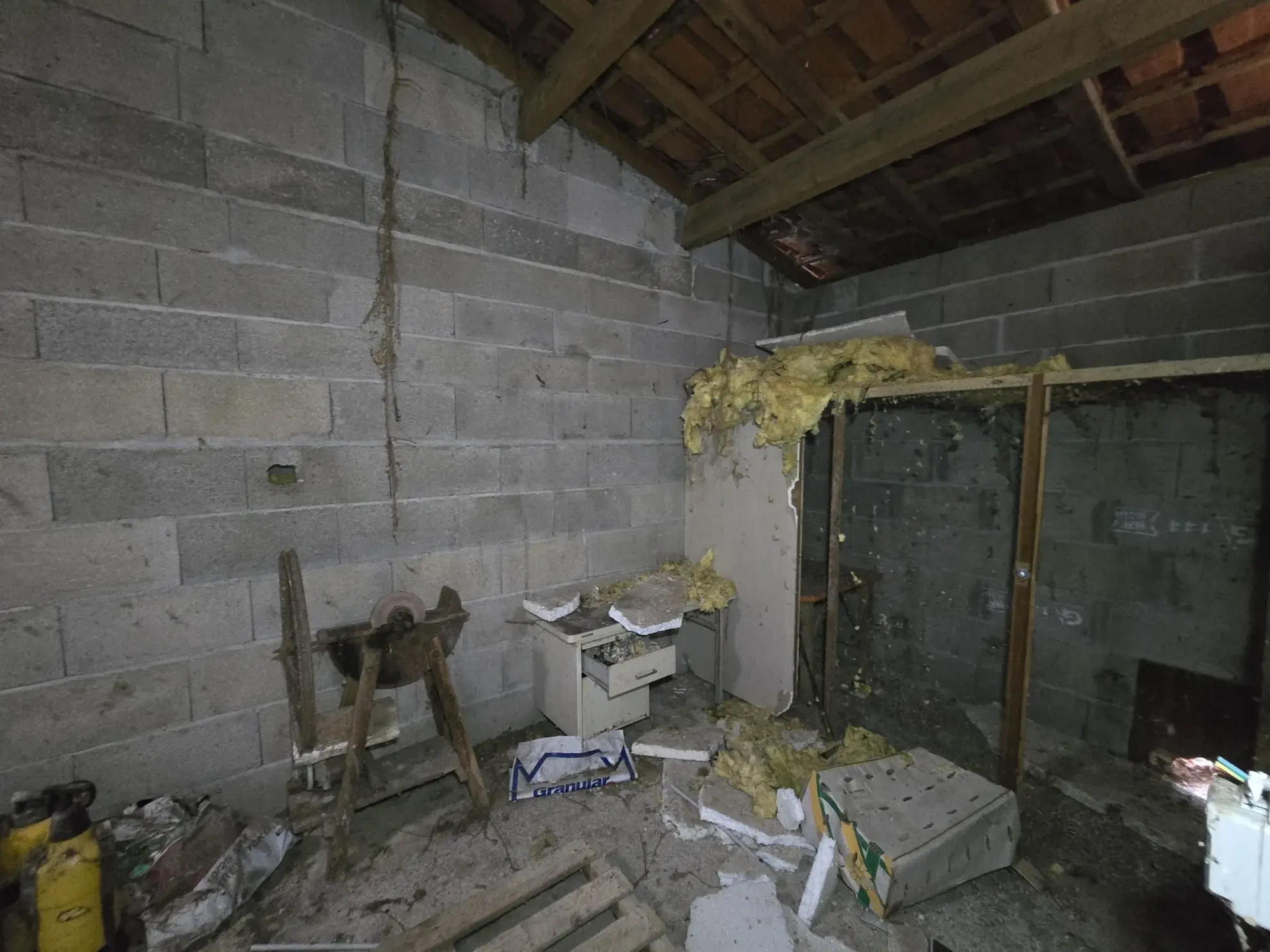 Maison de plain-pied avec jardin, garages et dépendances à Rouillac (16170) 